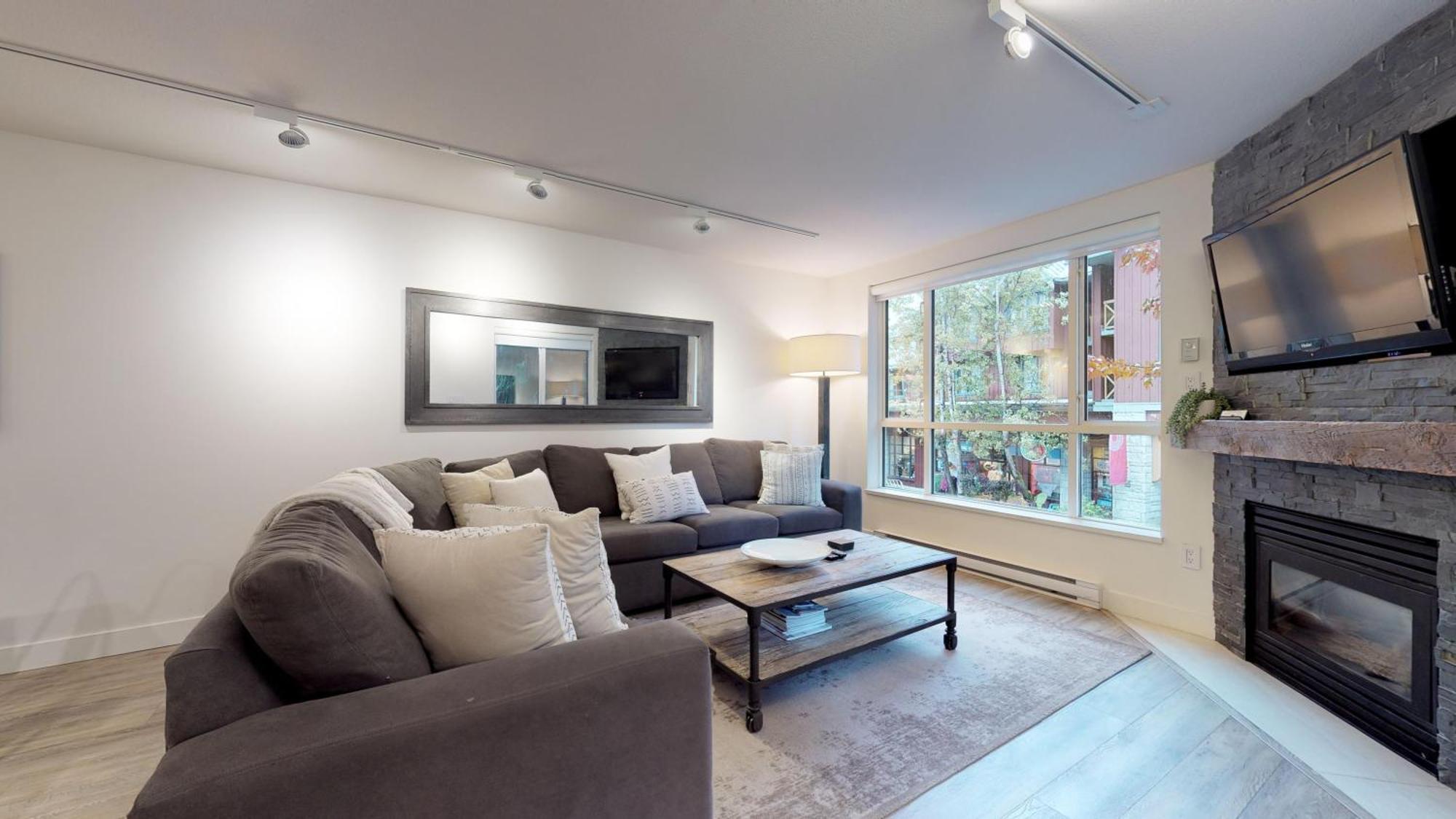 Bear Lodge, Village - Spectacular Location On Village Stroll, Designer Remodel Apartment *