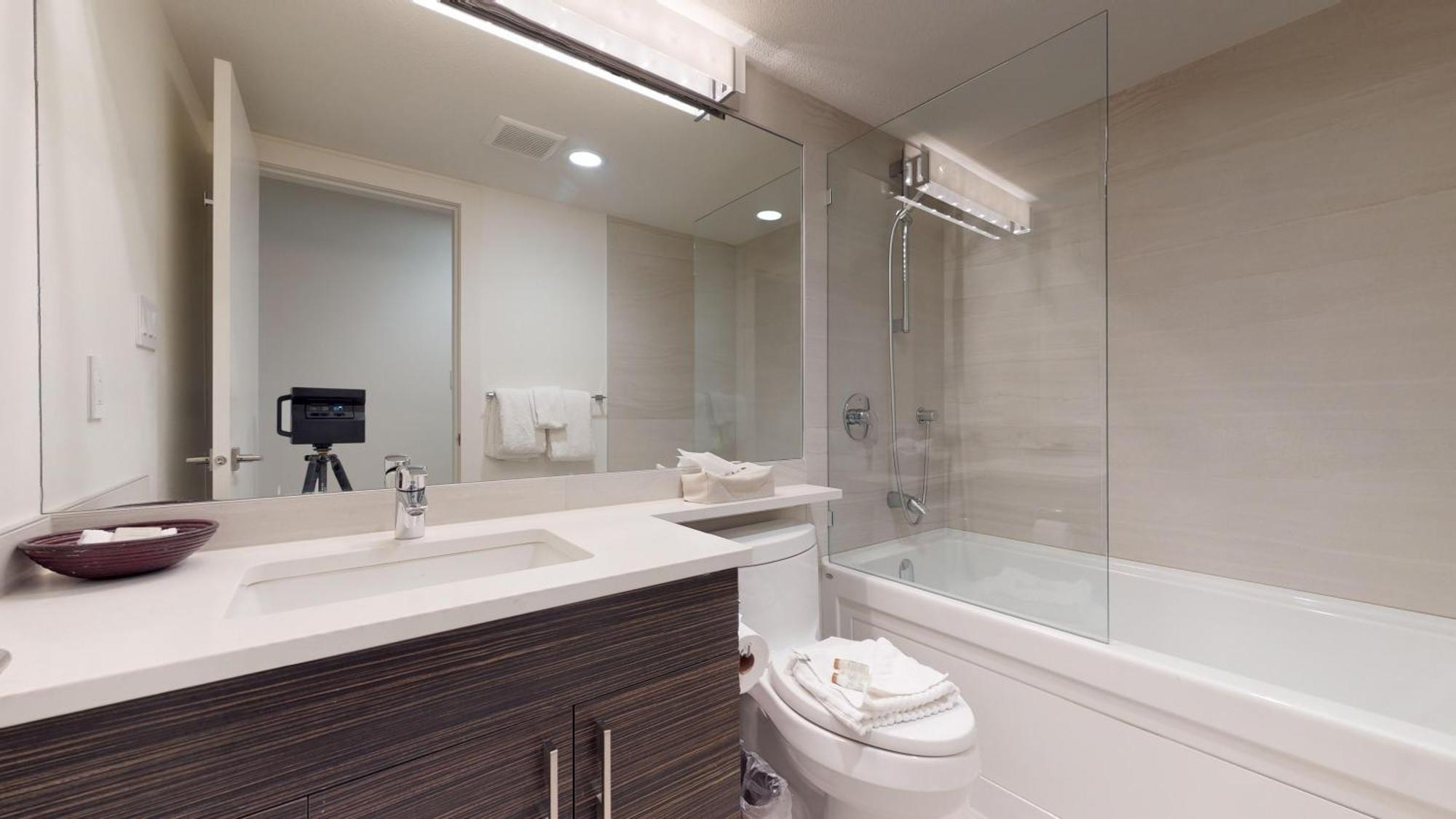 Bear Lodge, Village - Spectacular Location On Village Stroll, Designer Remodel Apartment *