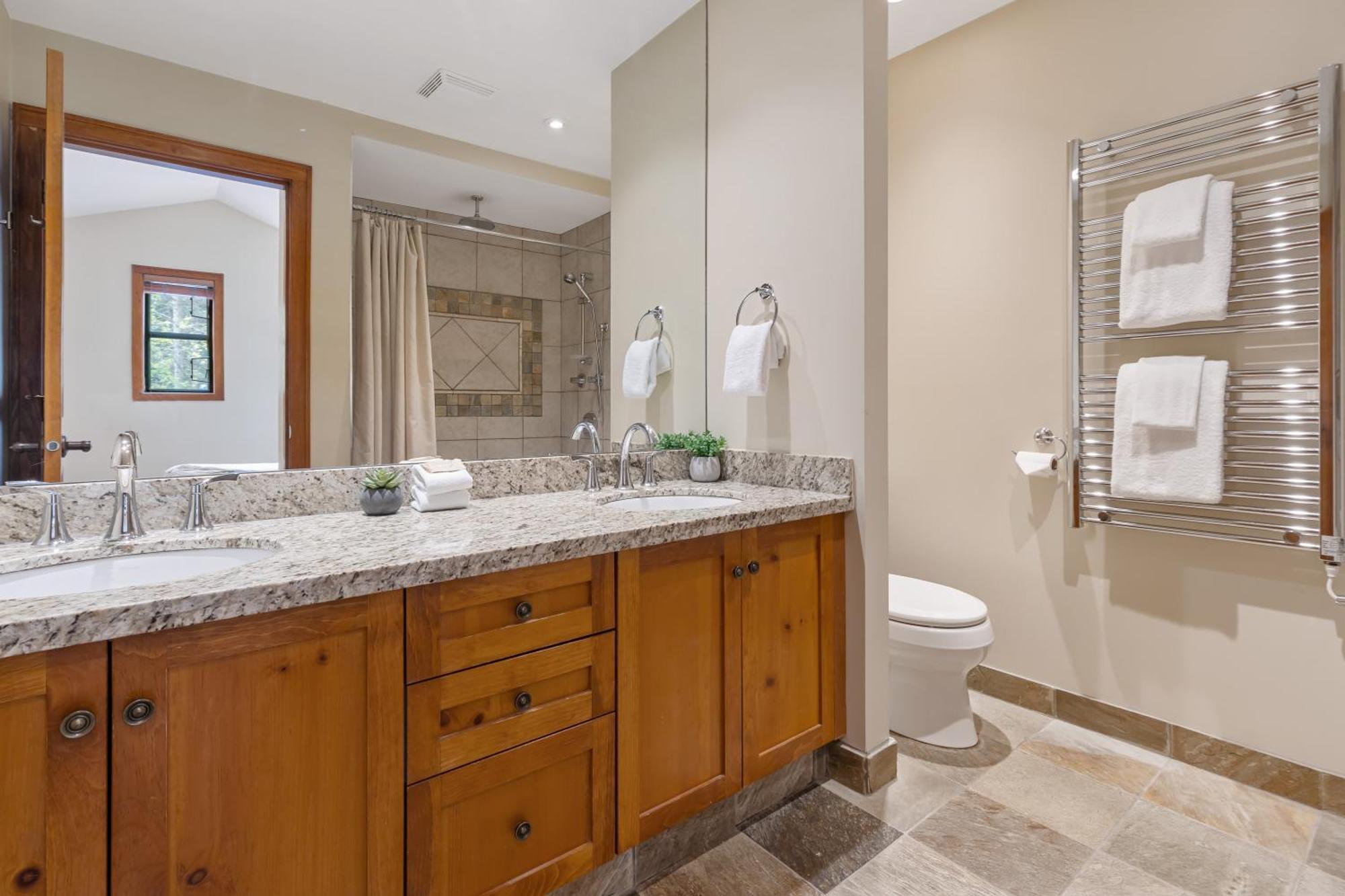 Peaceful With Private Hot Tub And Garage By Harmony