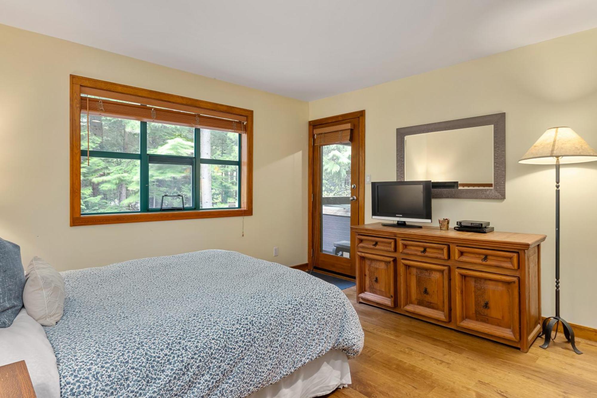 Peaceful With Private Hot Tub And Garage By Harmony Whistler