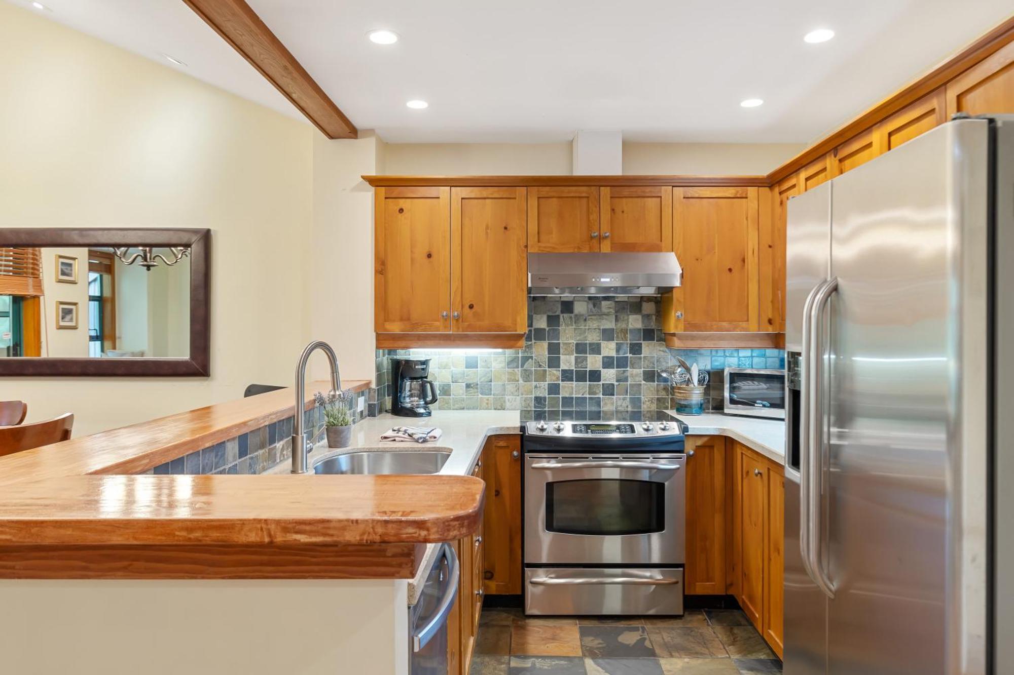 Peaceful With Private Hot Tub And Garage By Harmony Holiday home Whistler