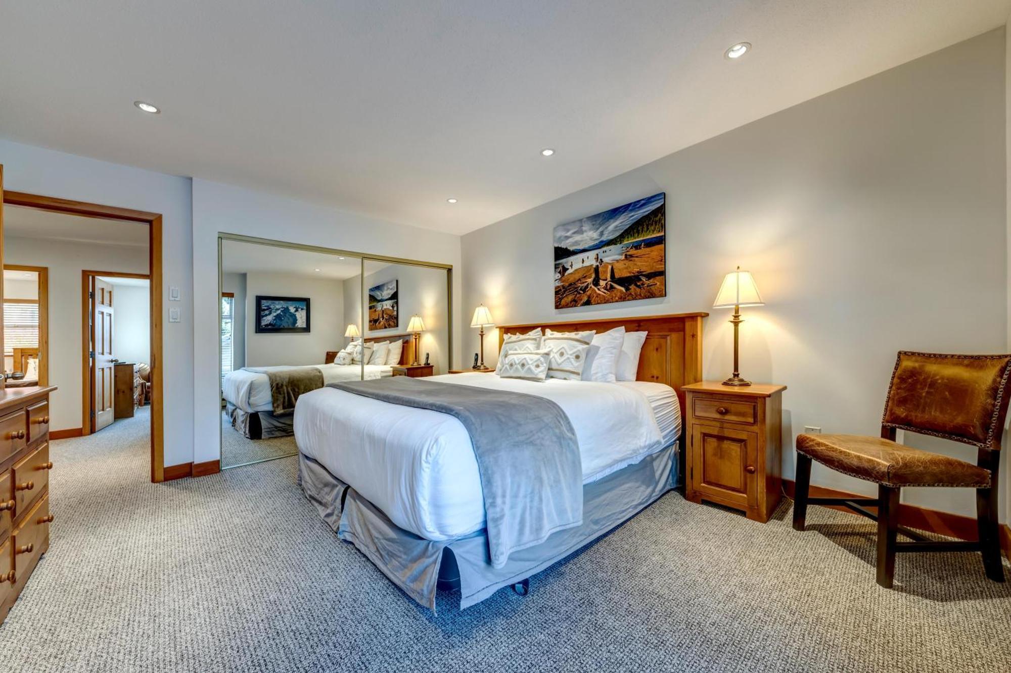 Snowy Creek 30 - In Out, Private Hot Tub, Short Walk To Village Holiday home Whistler