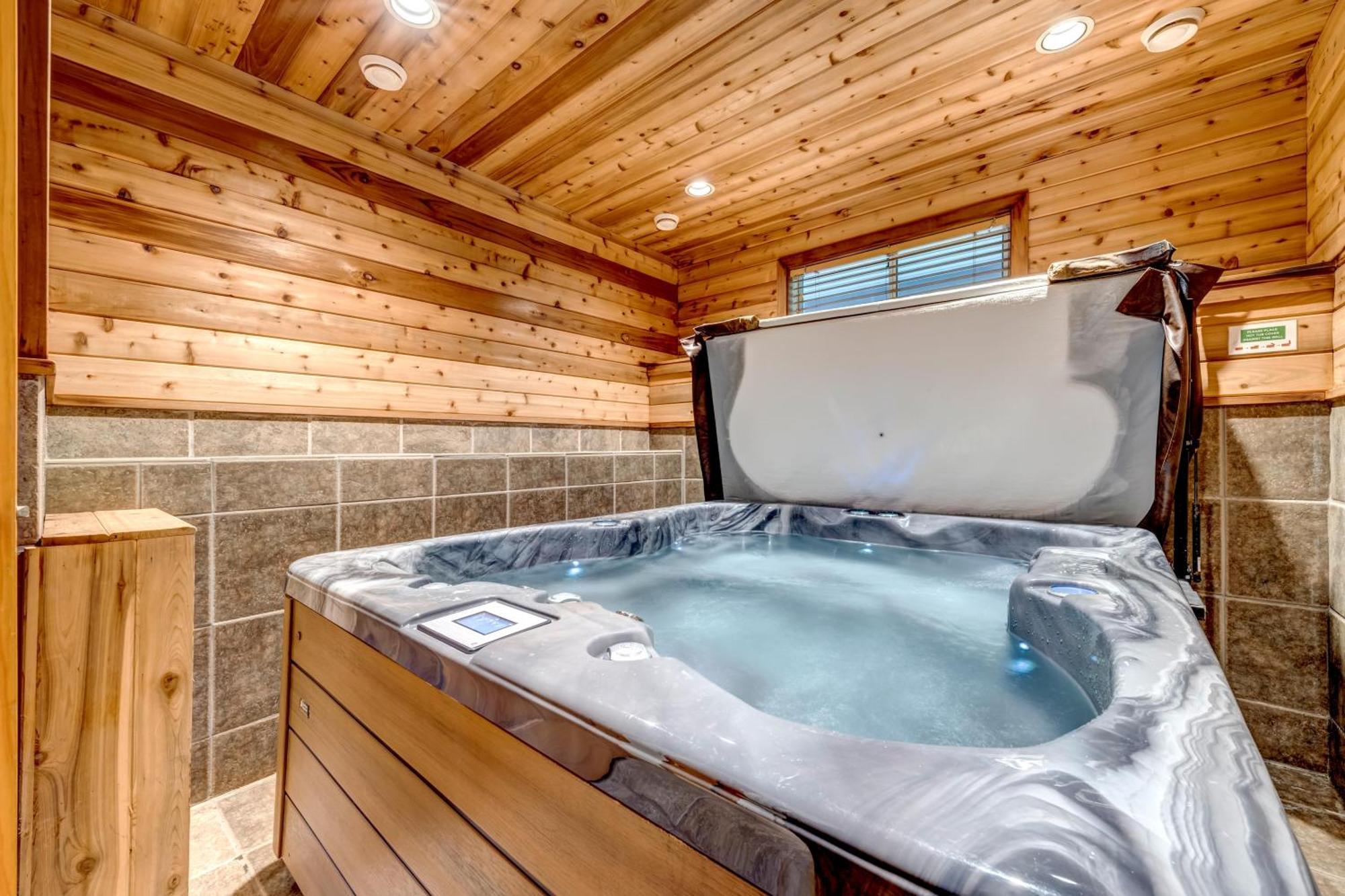 Snowy Creek 30 - In Out, Private Hot Tub, Short Walk To Village Holiday home *