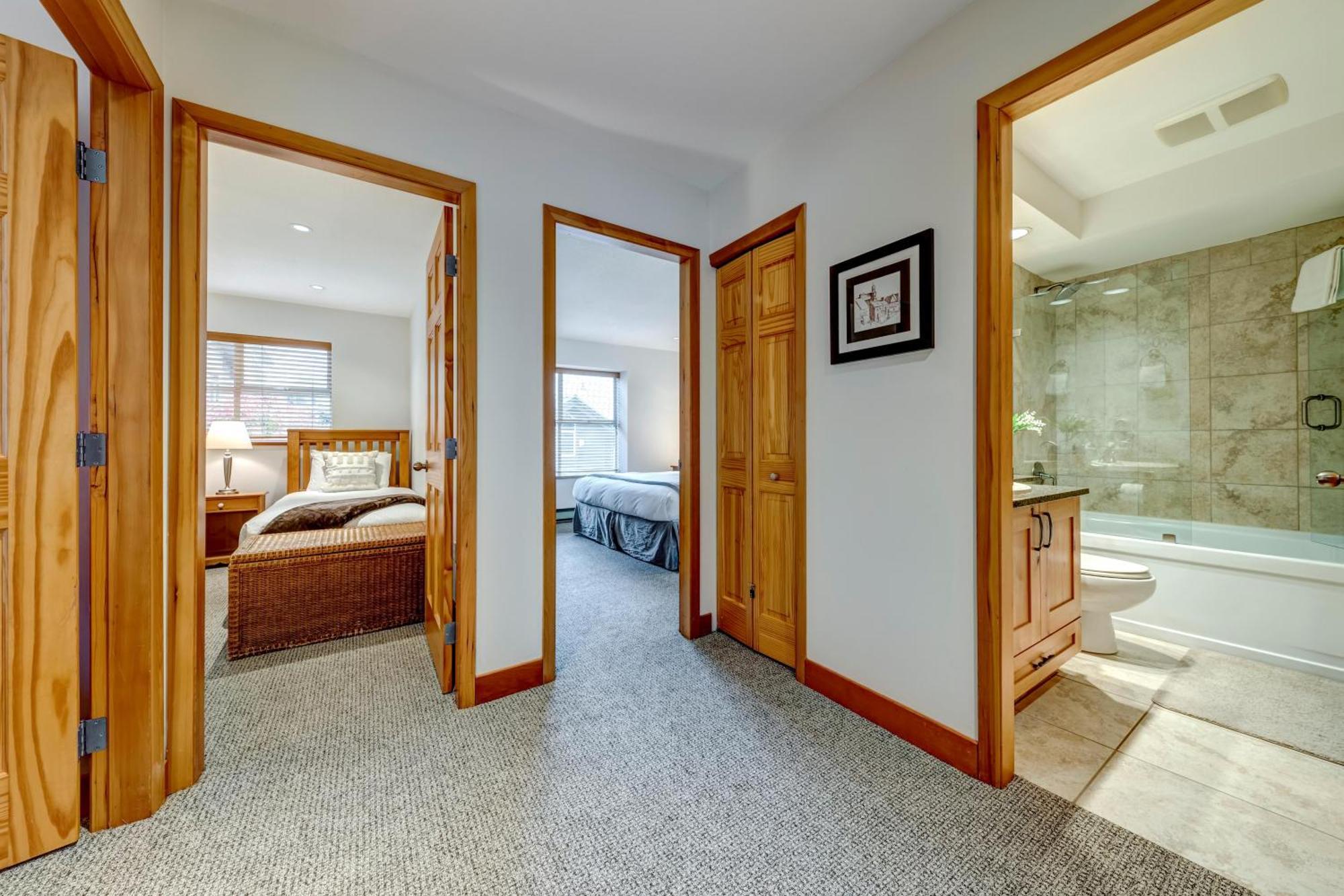 Snowy Creek 30 - In Out, Private Hot Tub, Short Walk To Village Holiday home *