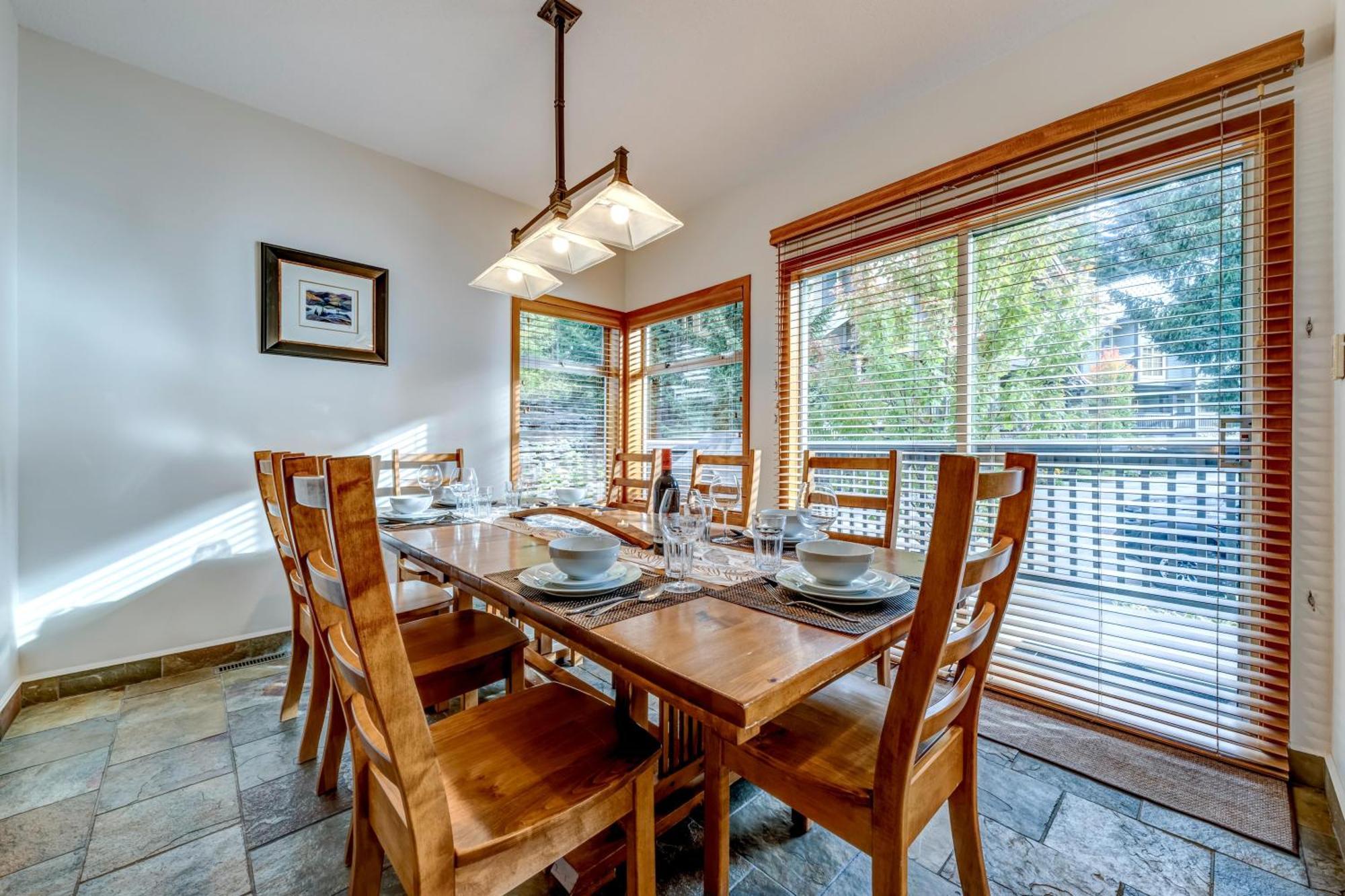 Snowy Creek 30 - In Out, Private Hot Tub, Short Walk To Village Whistler