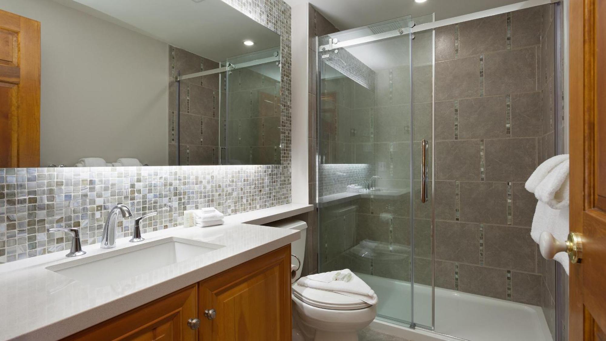 Painted Cliff 31 | Ski-in Ski-out Townhome Close To Upper Village W/ Hot Tub & Parking Holiday home Whistler