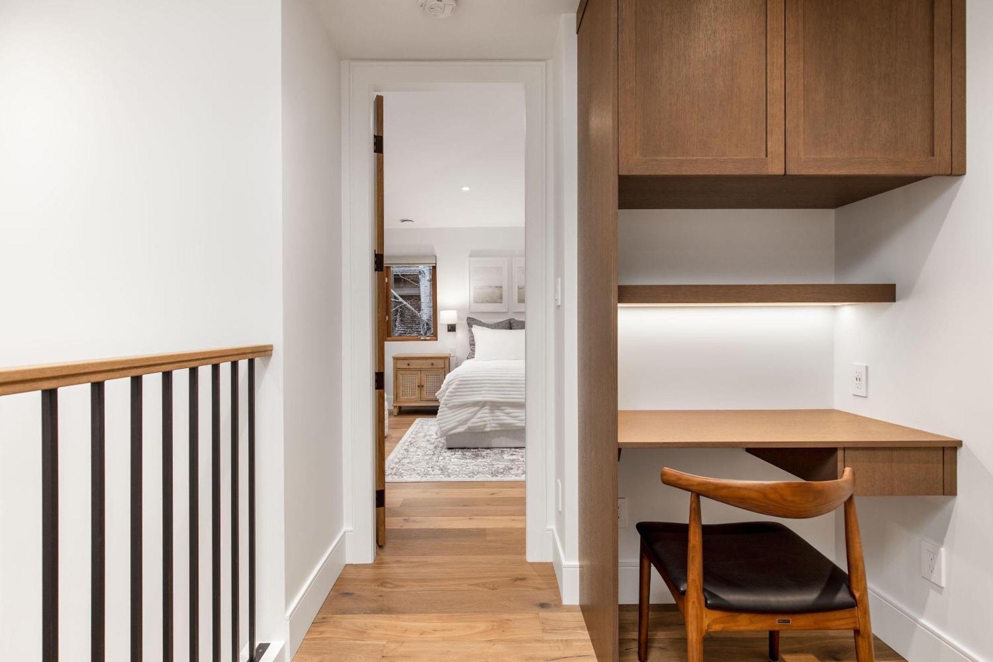 Taluswood The Ridge 07 | Newly Renovated! Access Townhome W/ Private Hot Tub & Stunning Views Holiday home Whistler