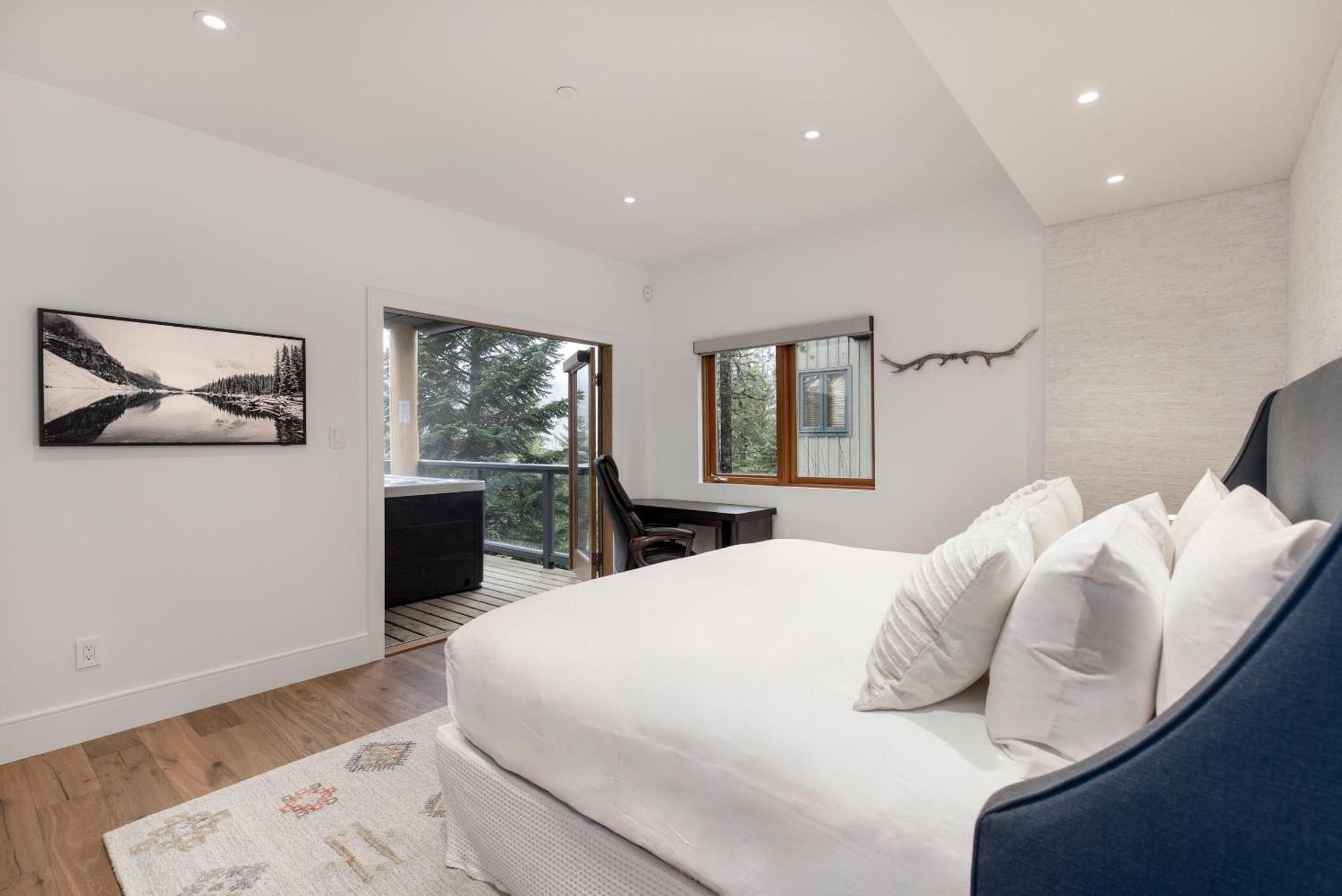 Taluswood The Ridge 07 | Newly Renovated! Access Townhome W/ Private Hot Tub & Stunning Views Whistler
