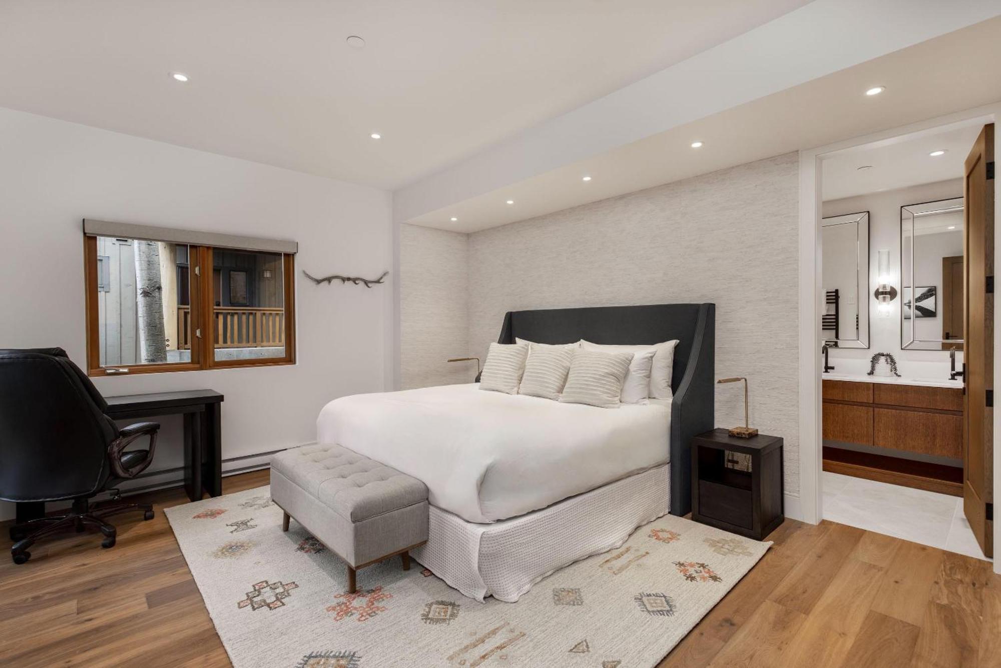 Taluswood The Ridge 07 | Newly Renovated! Access Townhome W/ Private Hot Tub & Stunning Views *