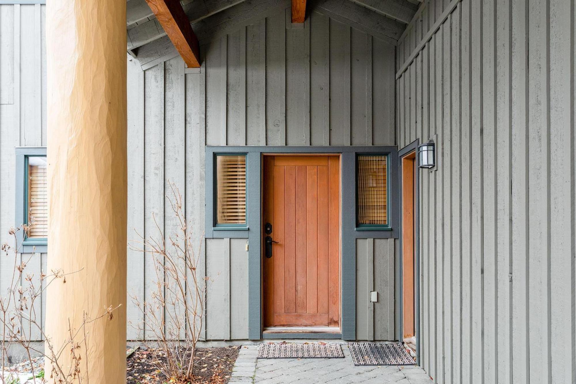 Taluswood The Ridge 07 | Newly Renovated! Access Townhome W/ Private Hot Tub & Stunning Views Whistler