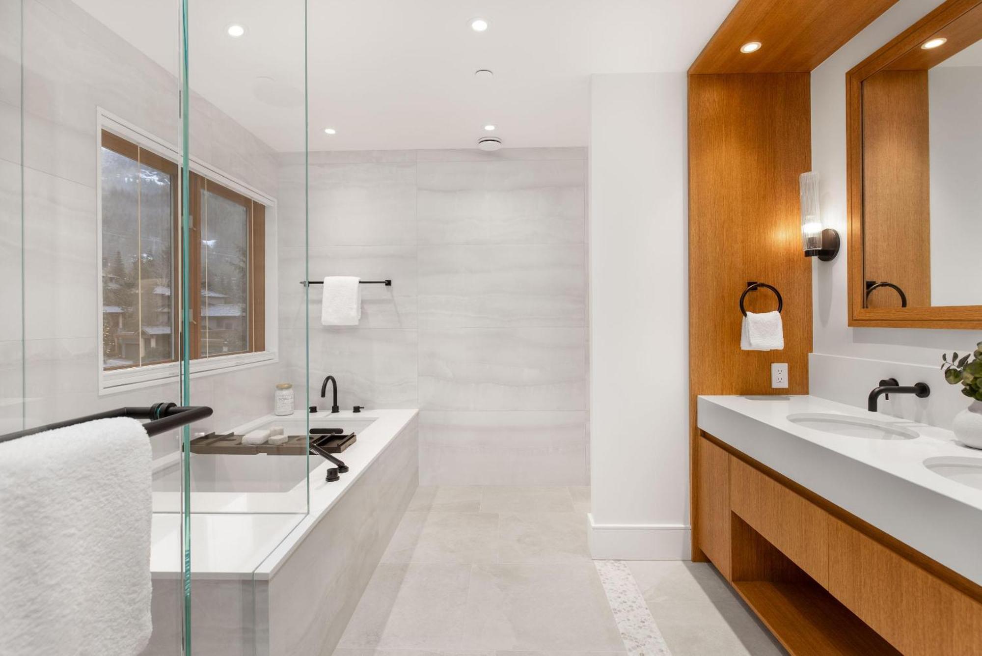 Taluswood The Ridge 07 | Newly Renovated! Access Townhome W/ Private Hot Tub & Stunning Views Holiday home