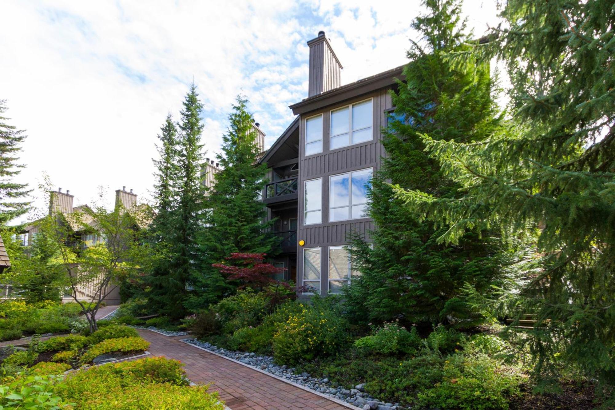 Painted Cliff 31 | Ski-in Ski-out Townhome Close To Upper Village W/ Hot Tub & Parking * Whistler