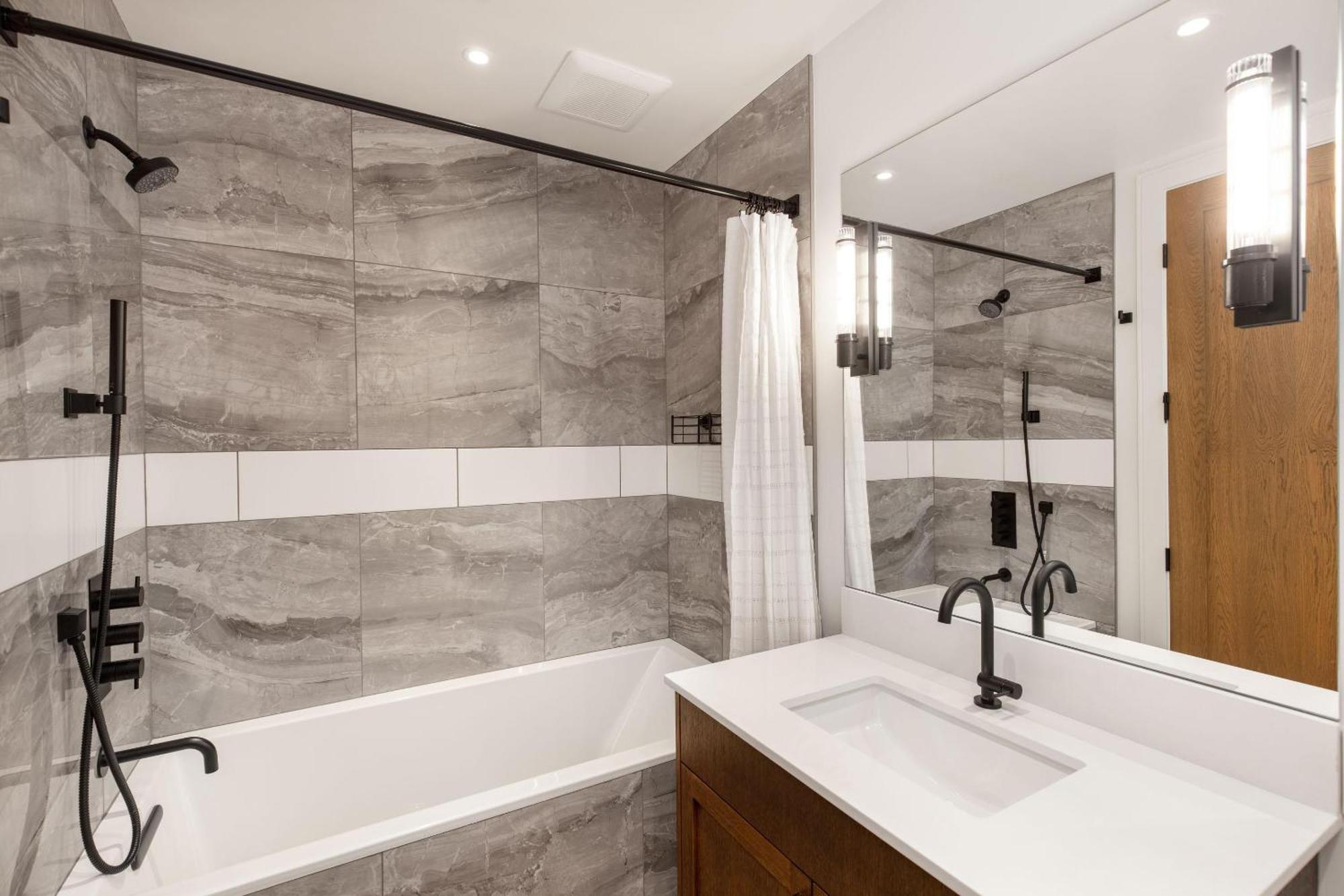 Taluswood The Ridge 07 | Newly Renovated! Access Townhome W/ Private Hot Tub & Stunning Views