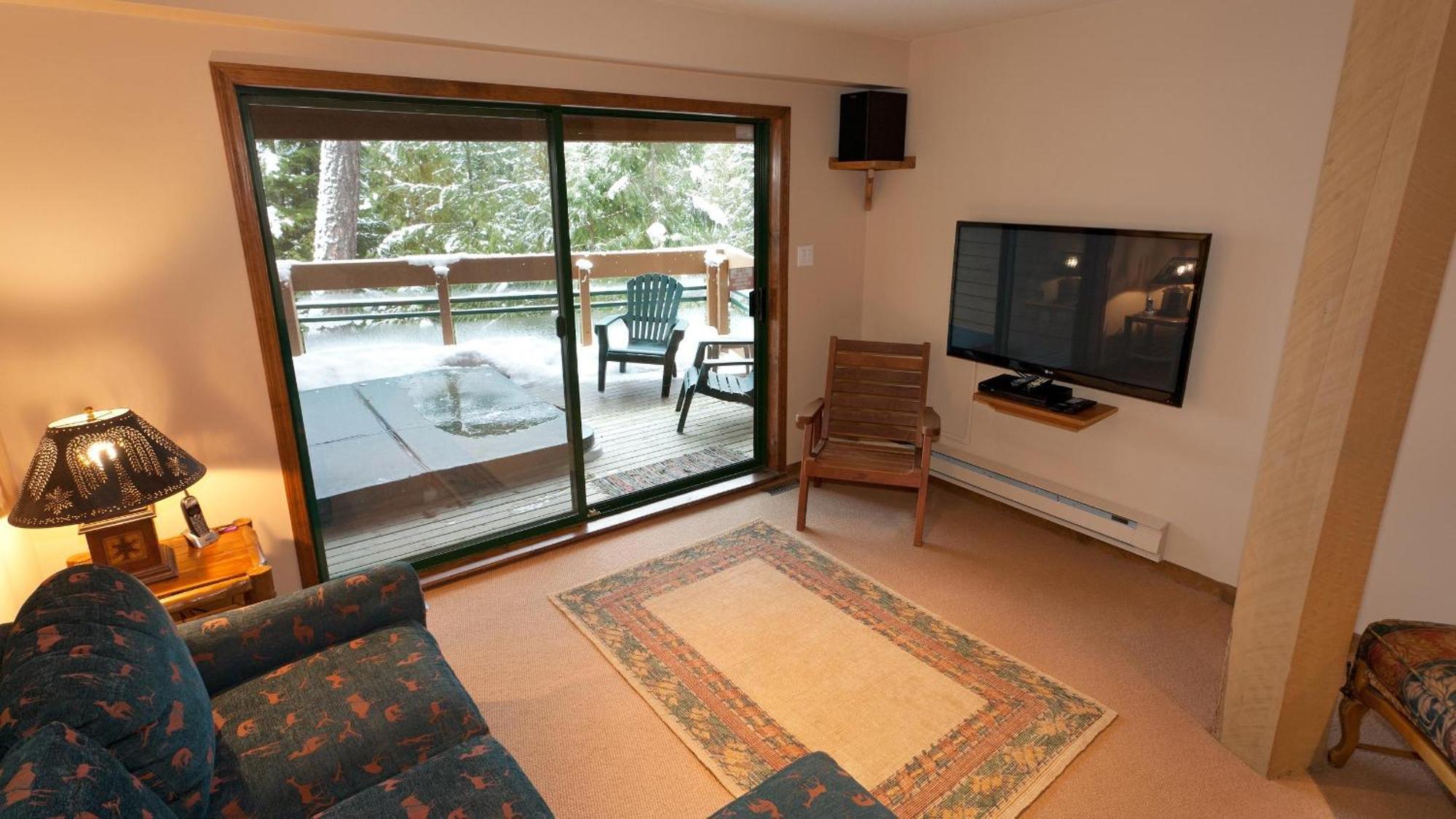 Northern Lights 16 | Large 4-bed Townhome Near To Village W/ Hot Tub, Steam & Parking * Whistler