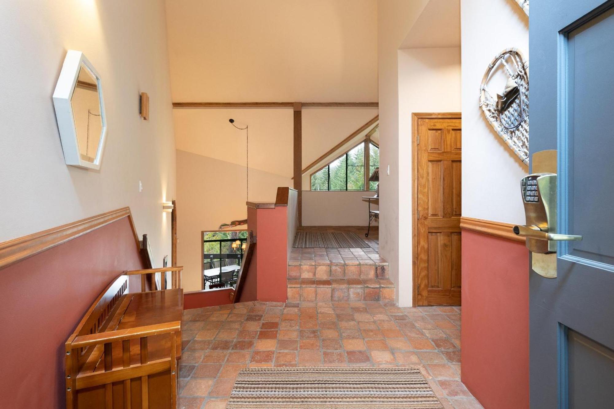 Northern Lights 16 | Large 4-bed Townhome Near To Village W/ Hot Tub, Steam & Parking * Whistler