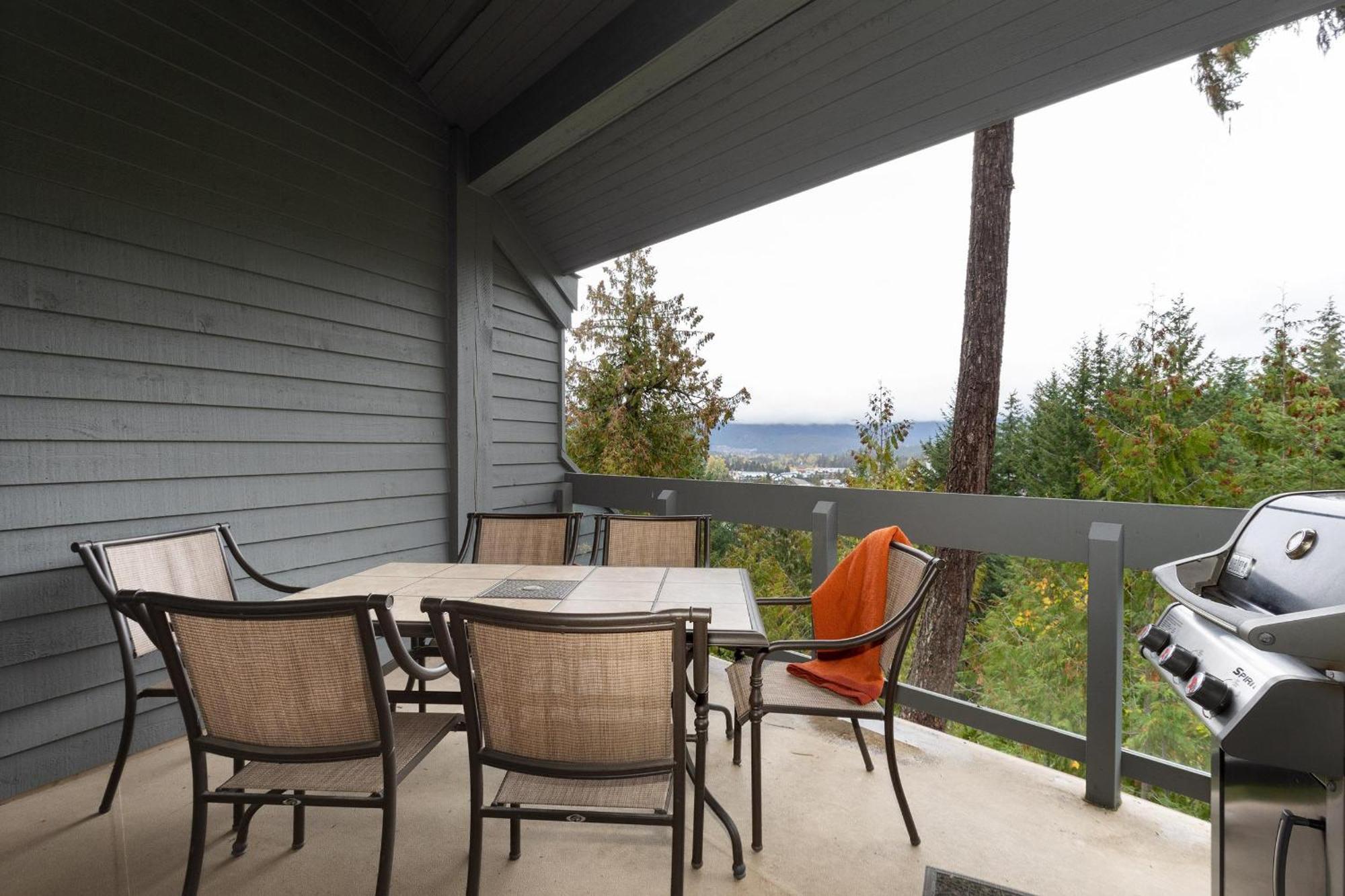 Northern Lights 16 | Large 4-bed Townhome Near To Village W/ Hot Tub, Steam & Parking Holiday home Whistler