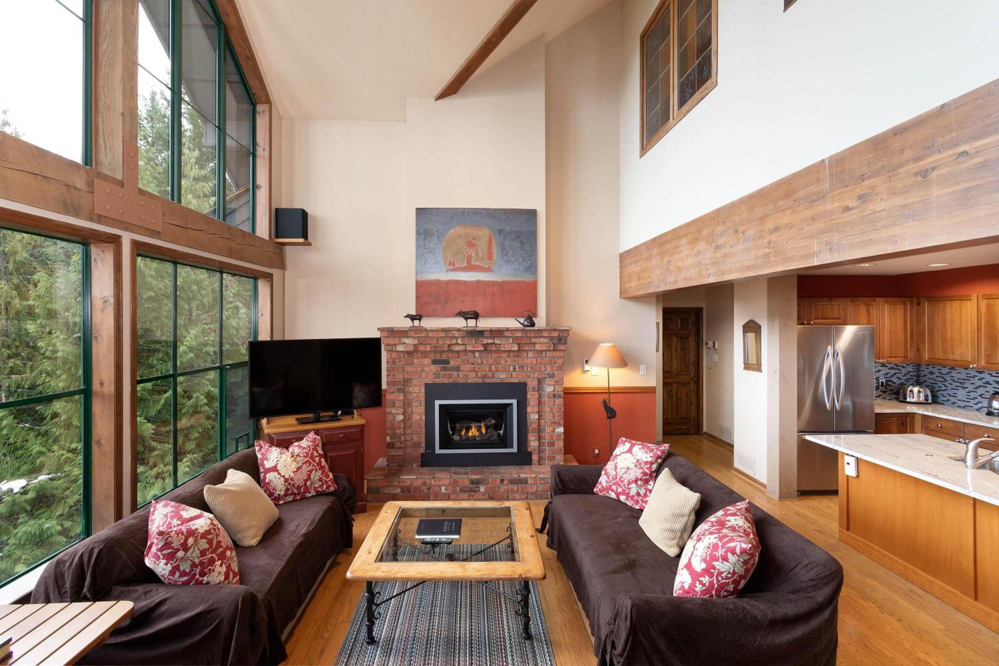 Holiday home Northern Lights 16 | Large 4-bed Townhome Near To Village W/ Hot Tub, Steam & Parking *
