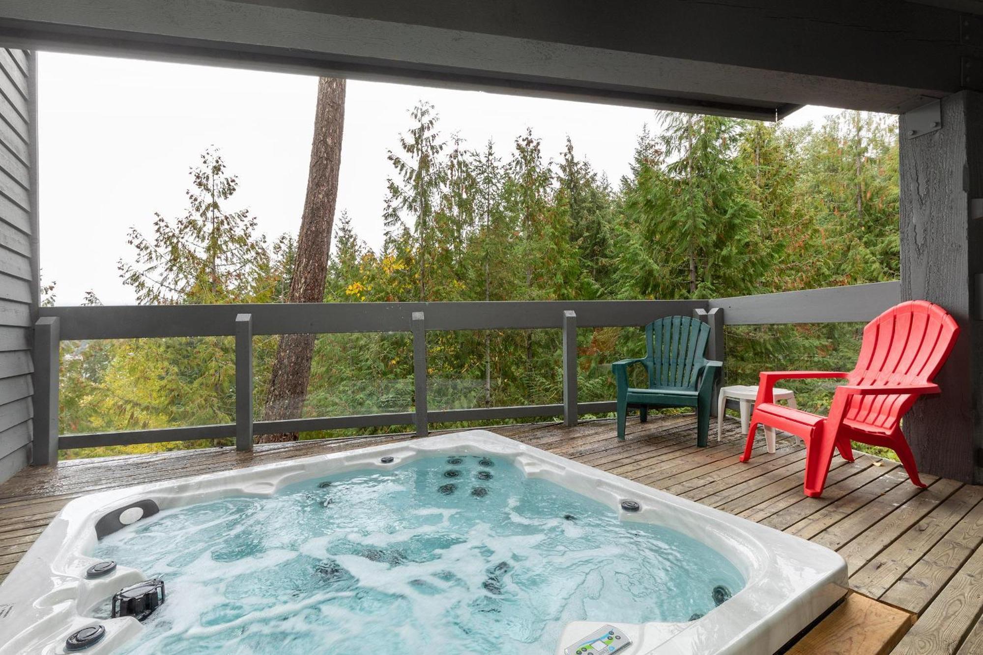 Holiday home Northern Lights 16 | Large 4-bed Townhome Near To Village W/ Hot Tub, Steam & Parking