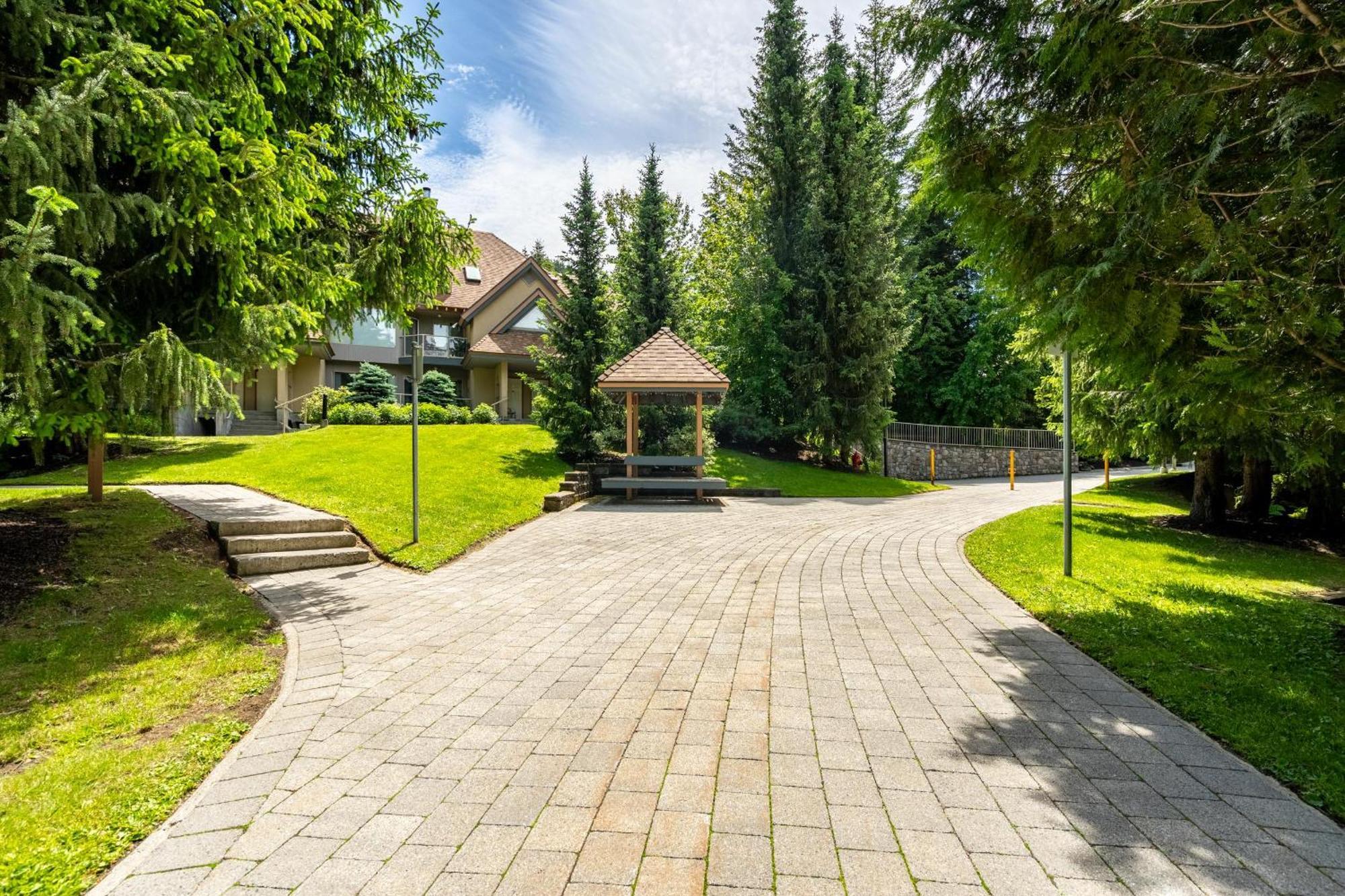 Holiday home Gleneagle 29 | Family-friendly Townhouse, 700m To Blackcomb Base, Wood-burning Fireplace *