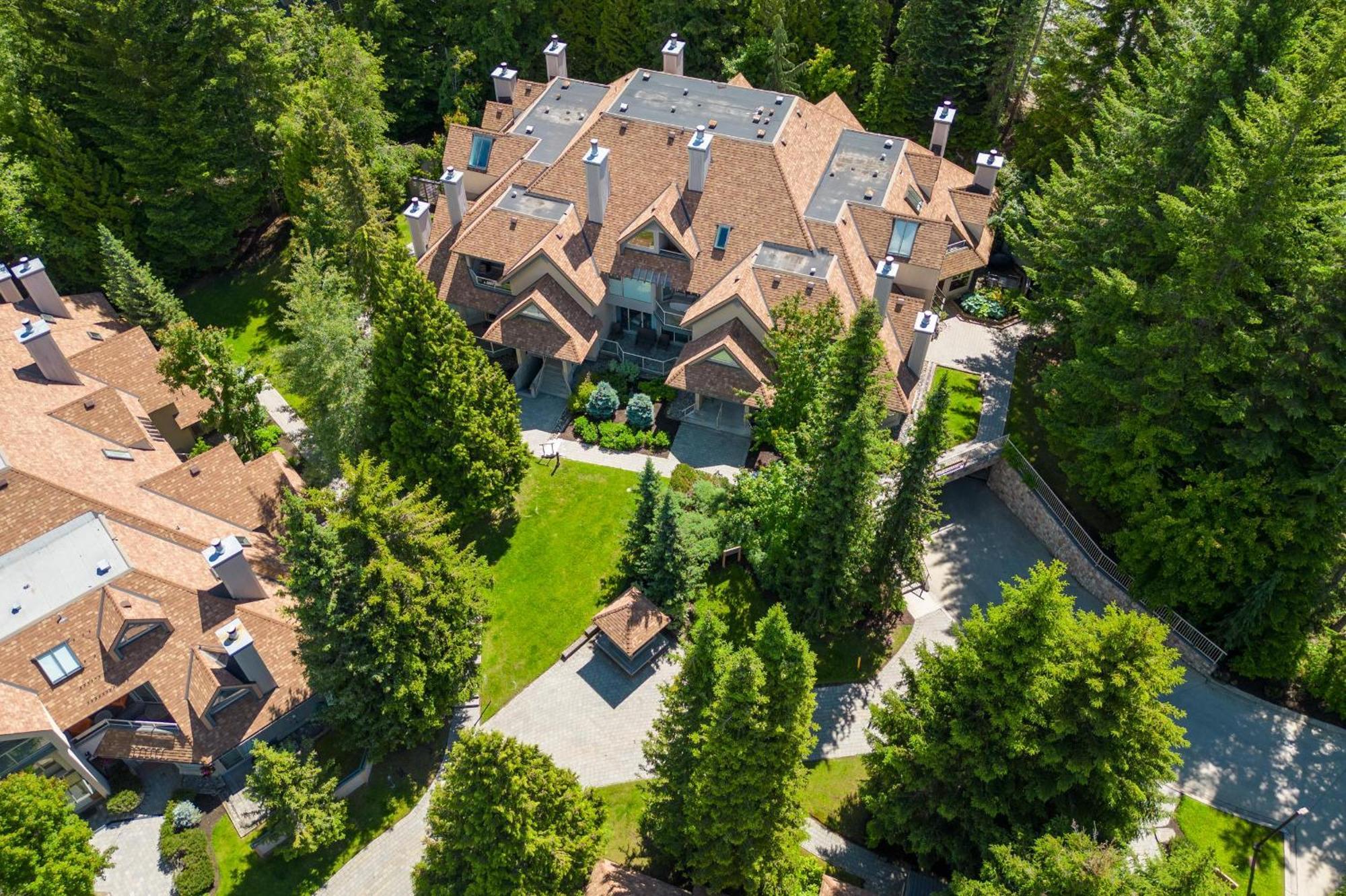 Gleneagle 29 | Family-friendly Townhouse, 700m To Blackcomb Base, Wood-burning Fireplace *