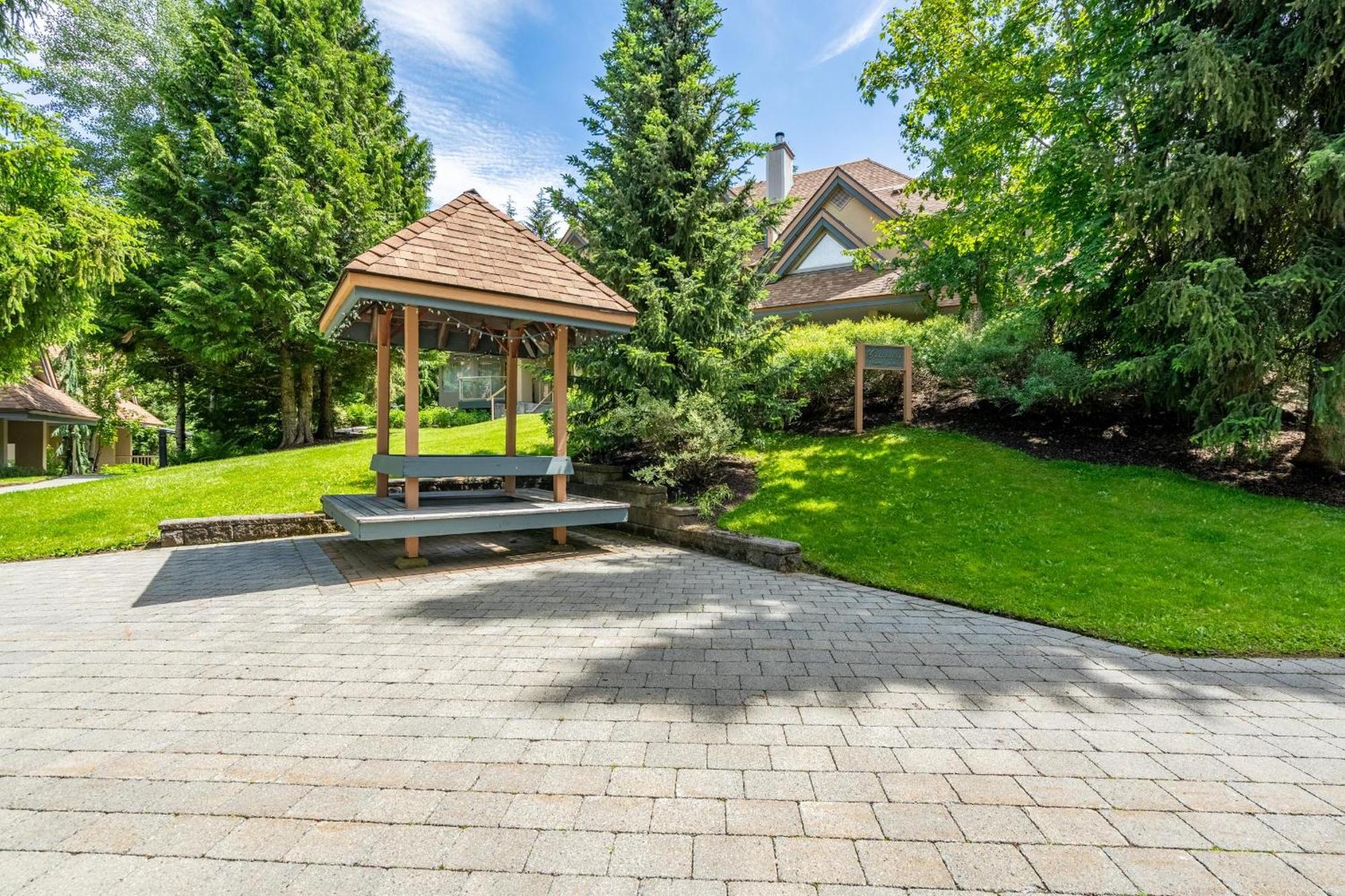 Holiday home Gleneagle 29 | Family-friendly Townhouse, 700m To Blackcomb Base, Wood-burning Fireplace Whistler