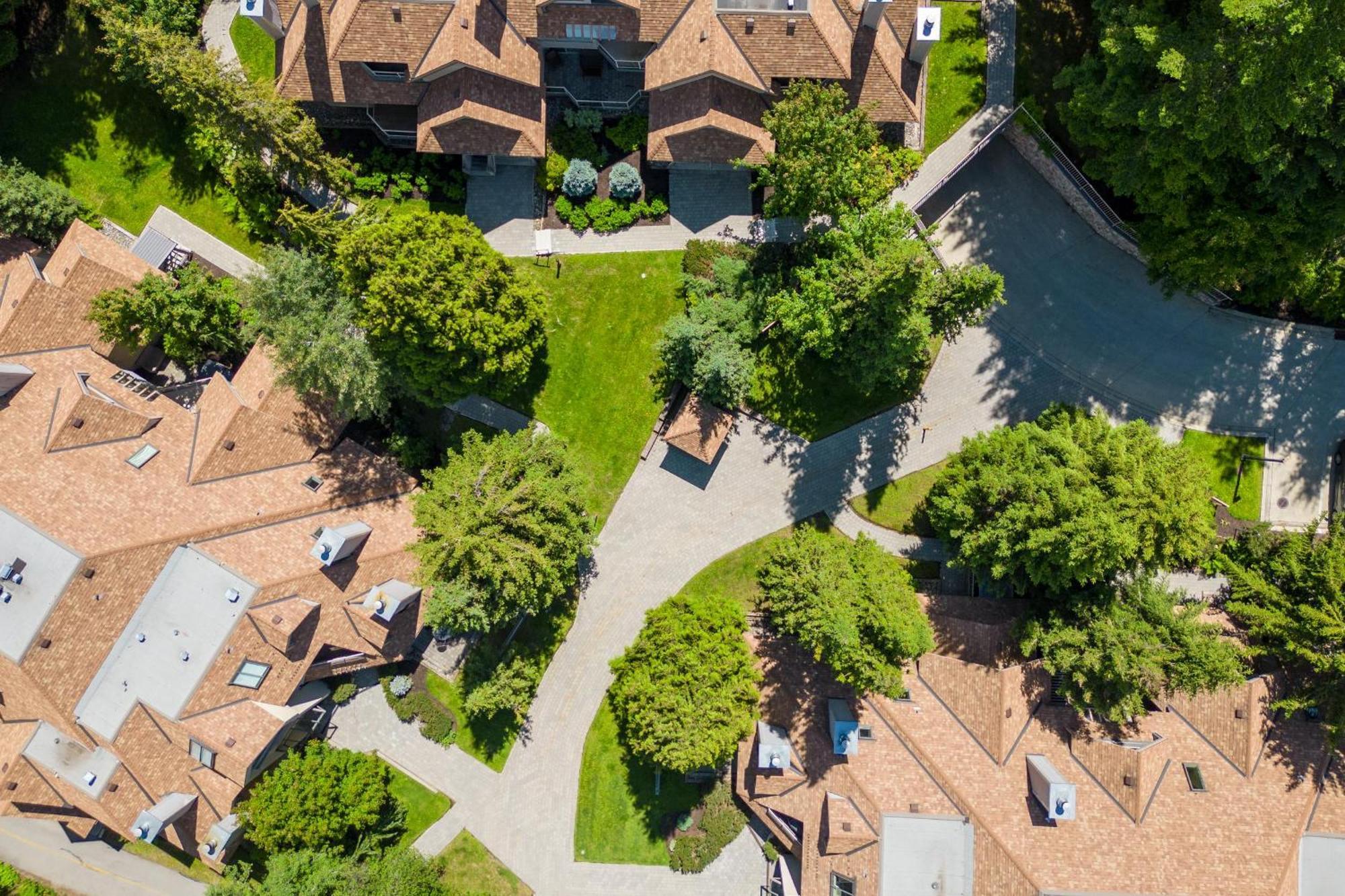 Gleneagle 1 | Townhome, 700m To Skiing, Near Free Village Shuttle, Fireplace, Secure Parking