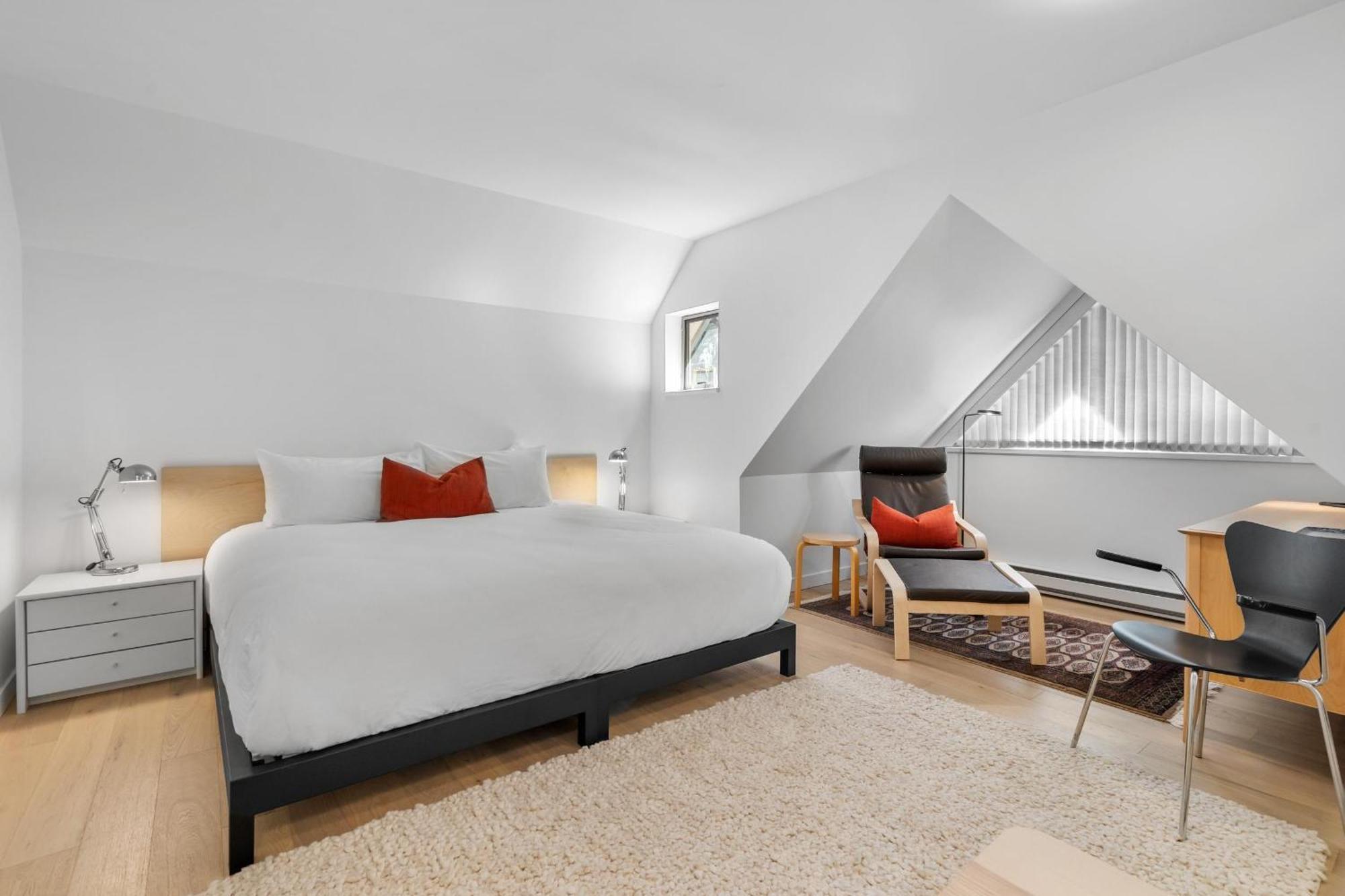 Gleneagle 9 | Stylish Townhome In An Excellent Location Near To Hill And Lost Park