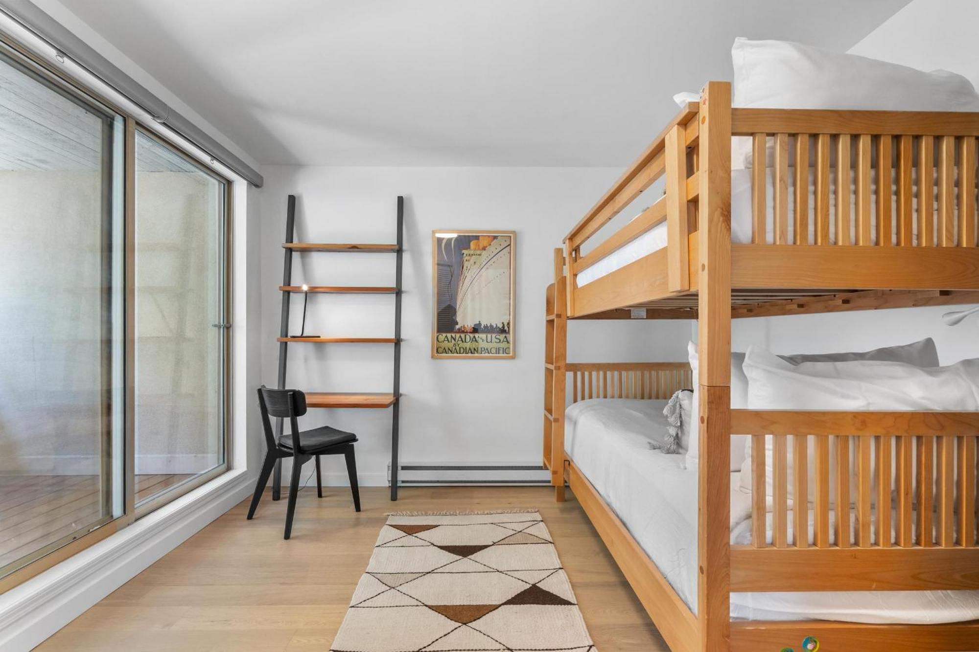 Gleneagle 9 | Stylish Townhome In An Excellent Location Near To Hill And Lost Park *