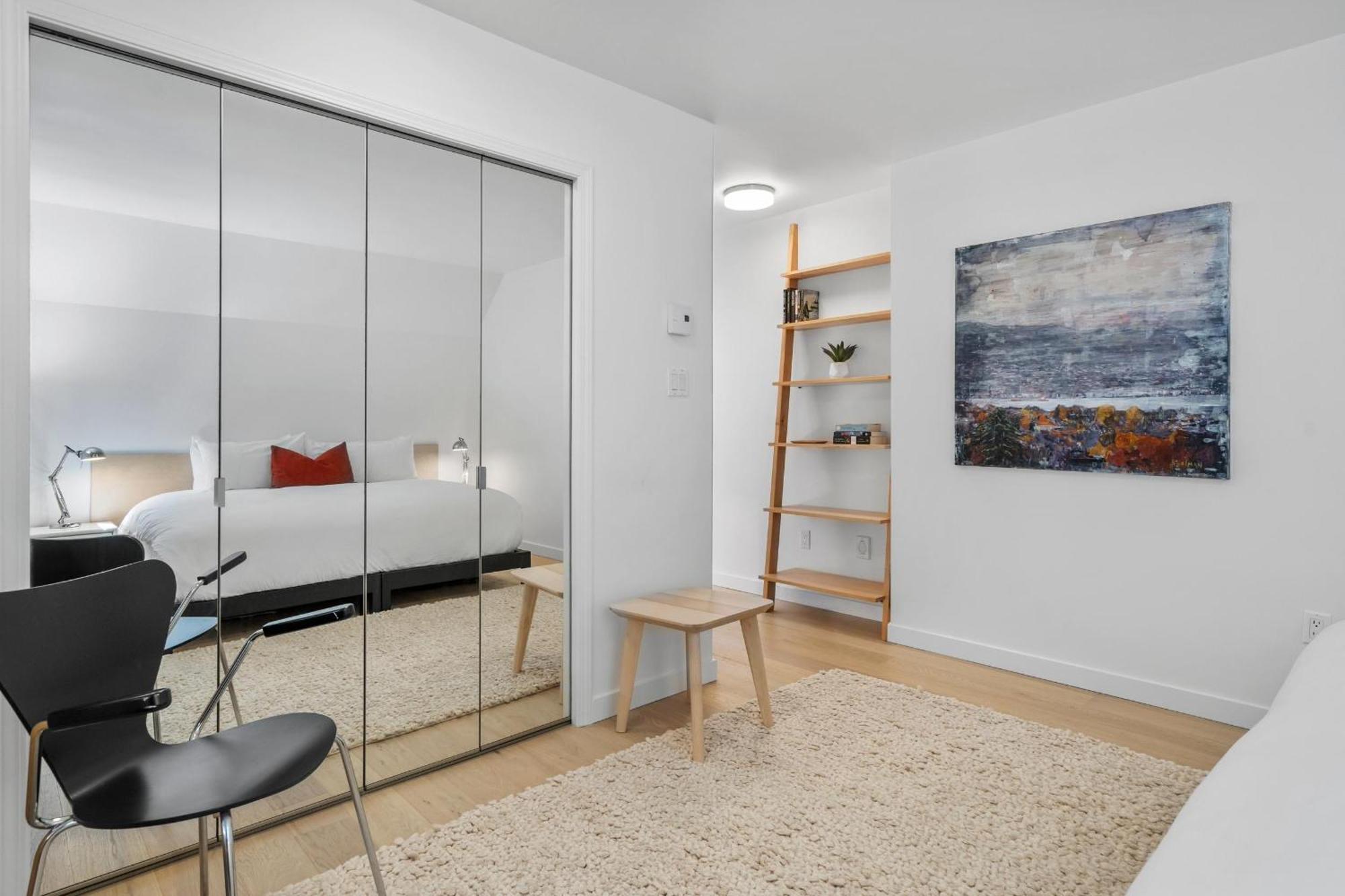 Gleneagle 9 | Stylish Townhome In An Excellent Location Near To Hill And Lost Park * Whistler
