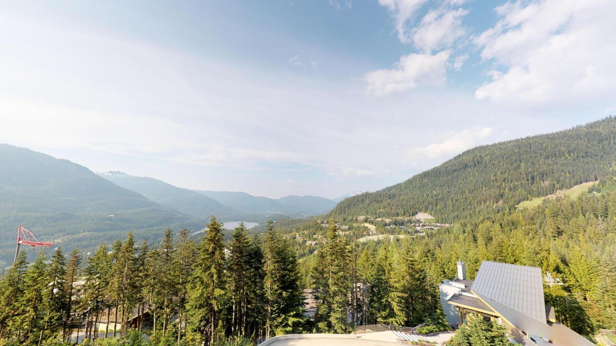 Holiday home Kadenwood 2951 - Guest Favorite Luxury With Jacuzzi, Heated Pool & Cinema Whistler
