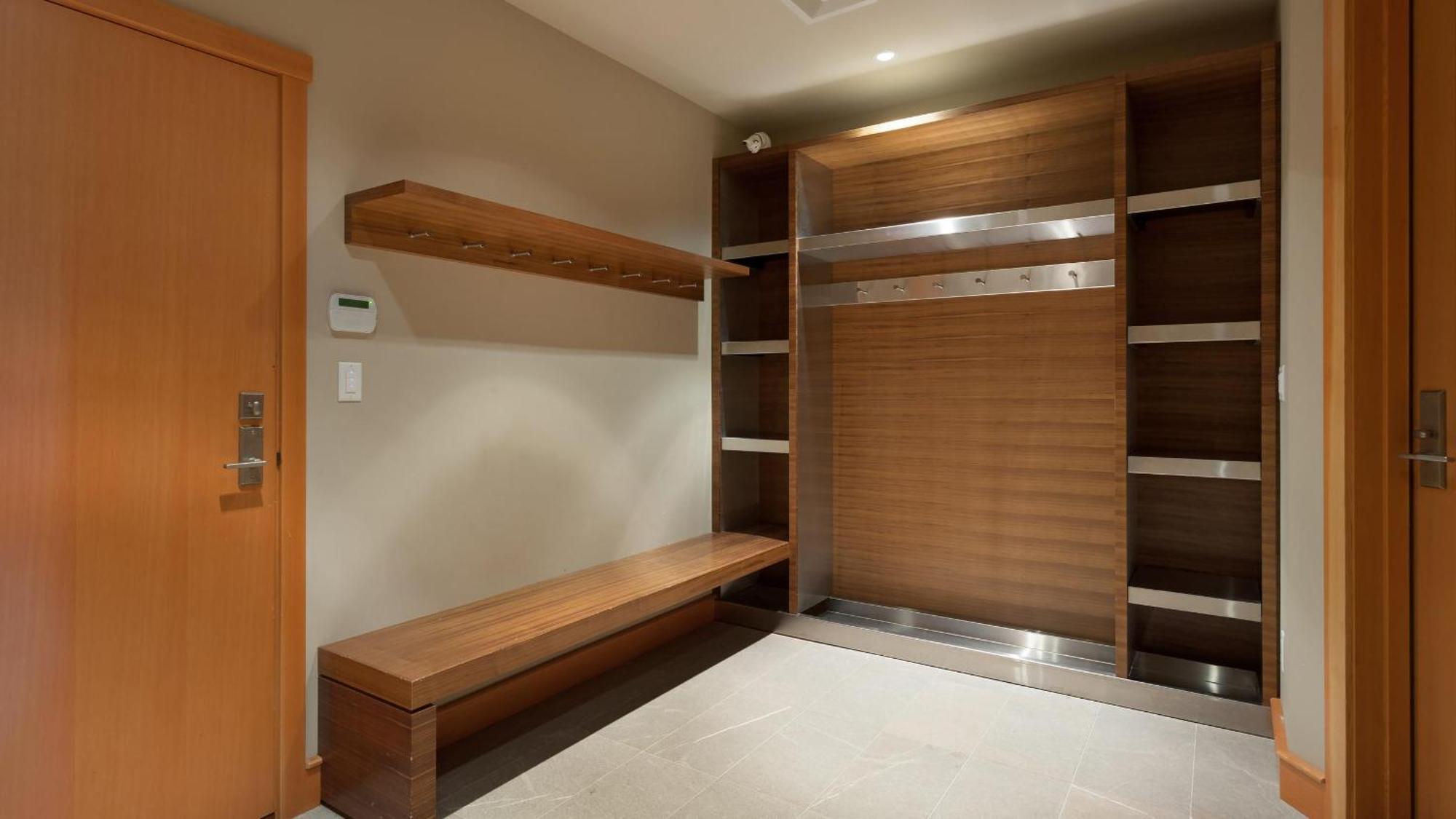 Kadenwood 2951 - Guest Favorite Luxury With Jacuzzi, Heated Pool & Cinema * Whistler