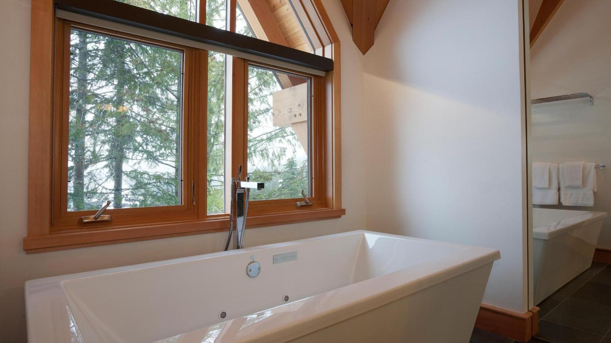 Kadenwood 2951 - Guest Favorite Luxury With Jacuzzi, Heated Pool & Cinema *