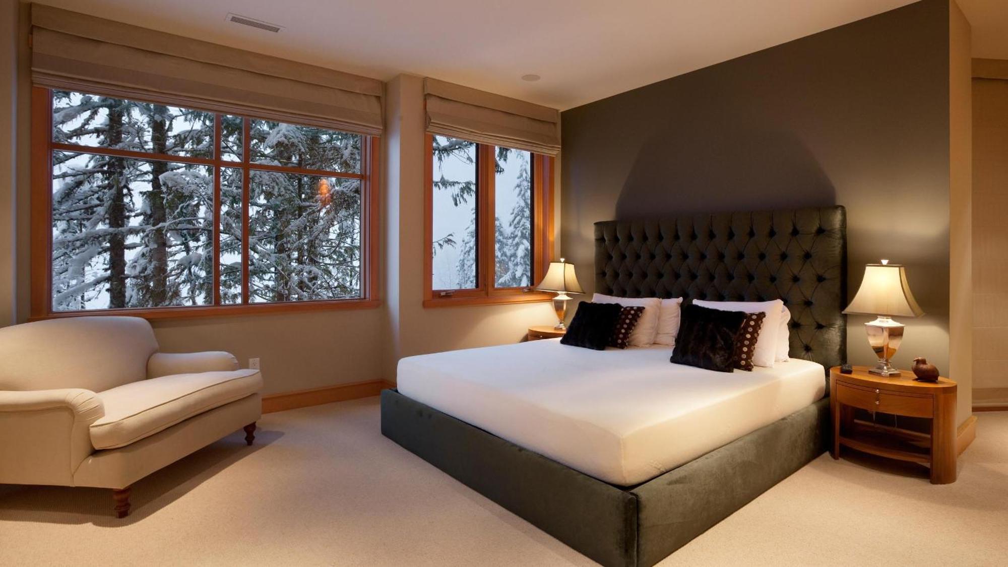 Kadenwood 2951 - Guest Favorite Luxury With Jacuzzi, Heated Pool & Cinema * Whistler
