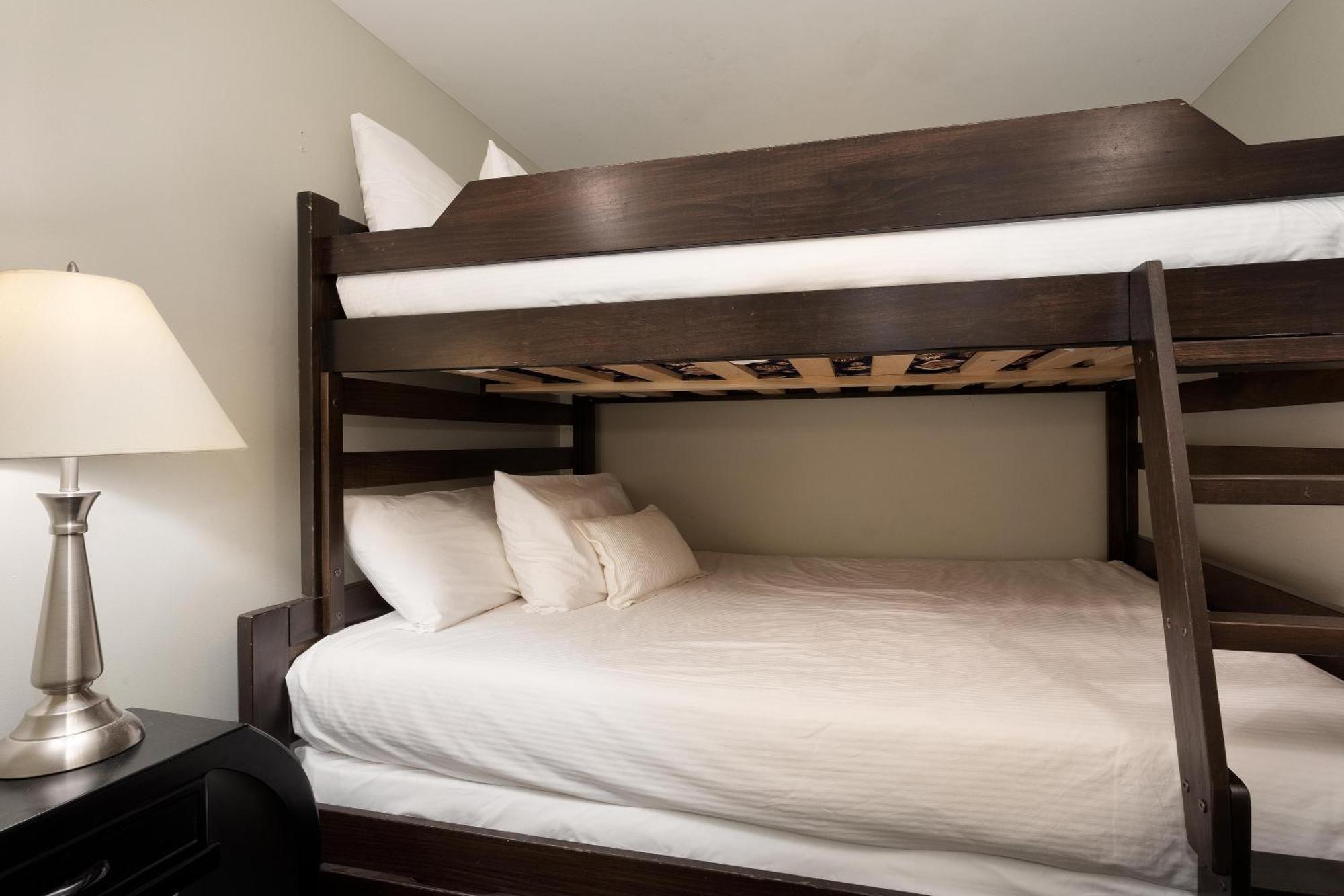 Woodrun 514 | Ski-in Ski-out W/ Pool, Hot Tub, Free Parking, Wifi & Laundry * Whistler