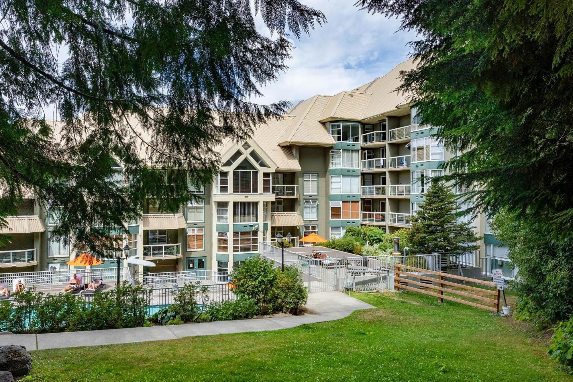 Woodrun 514 | Ski-in Ski-out W/ Pool, Hot Tub, Free Parking, Wifi & Laundry * Whistler