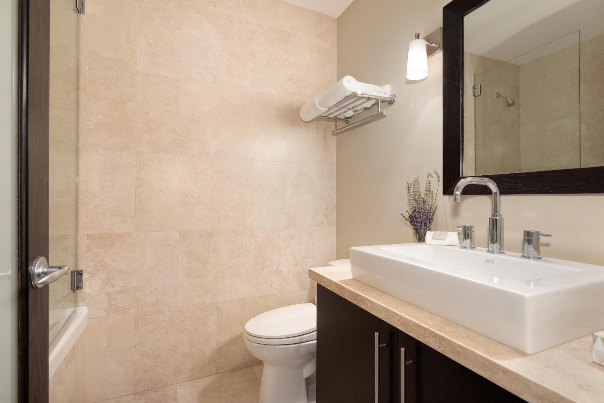 Holiday home Glacier 318 | Base Of Blackcomb Condo, Heated Pool + Two Hot Tubs! Whistler