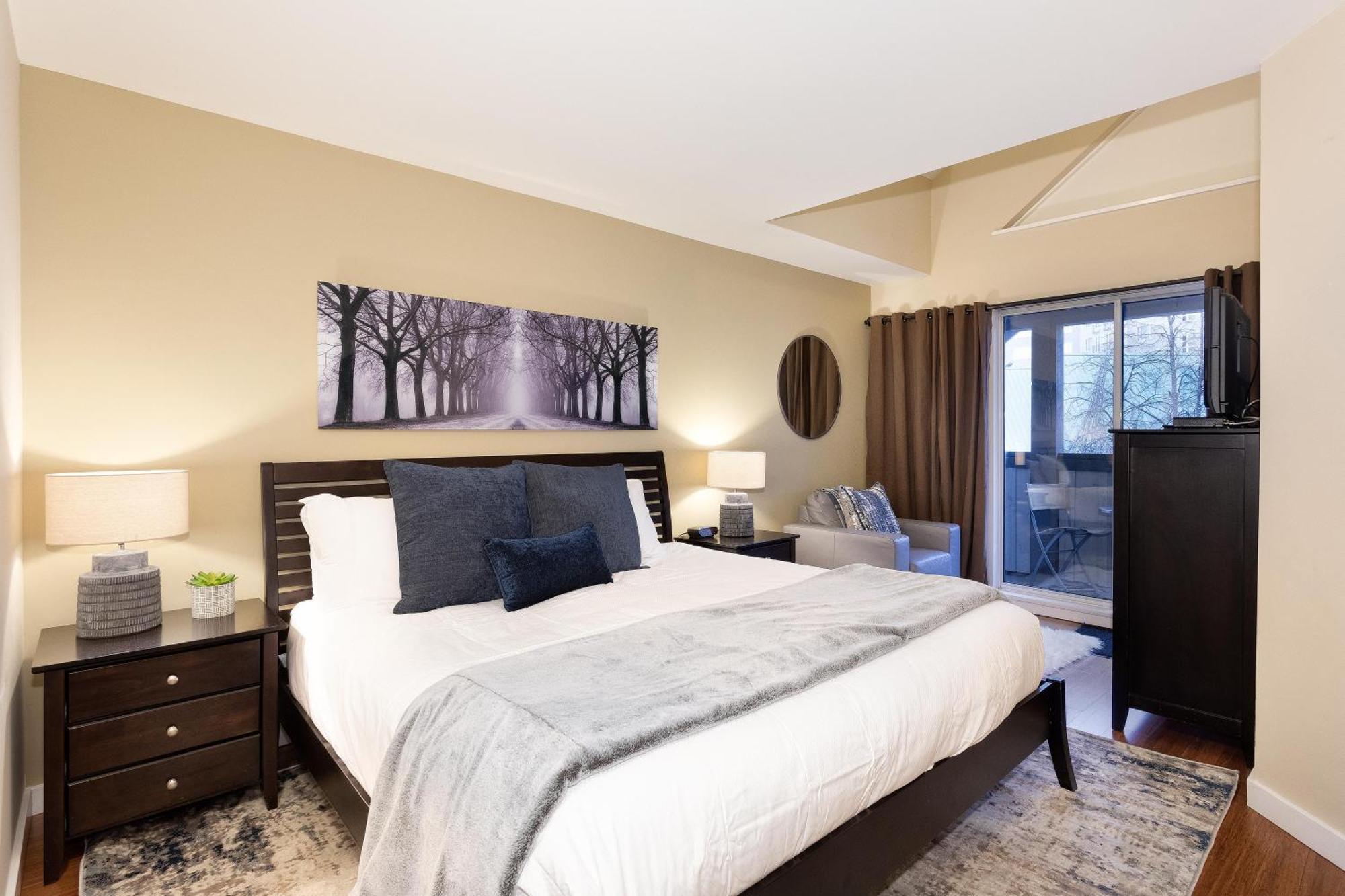 Holiday home Glacier 318 | Base Of Blackcomb Condo, Heated Pool + Two Hot Tubs! *