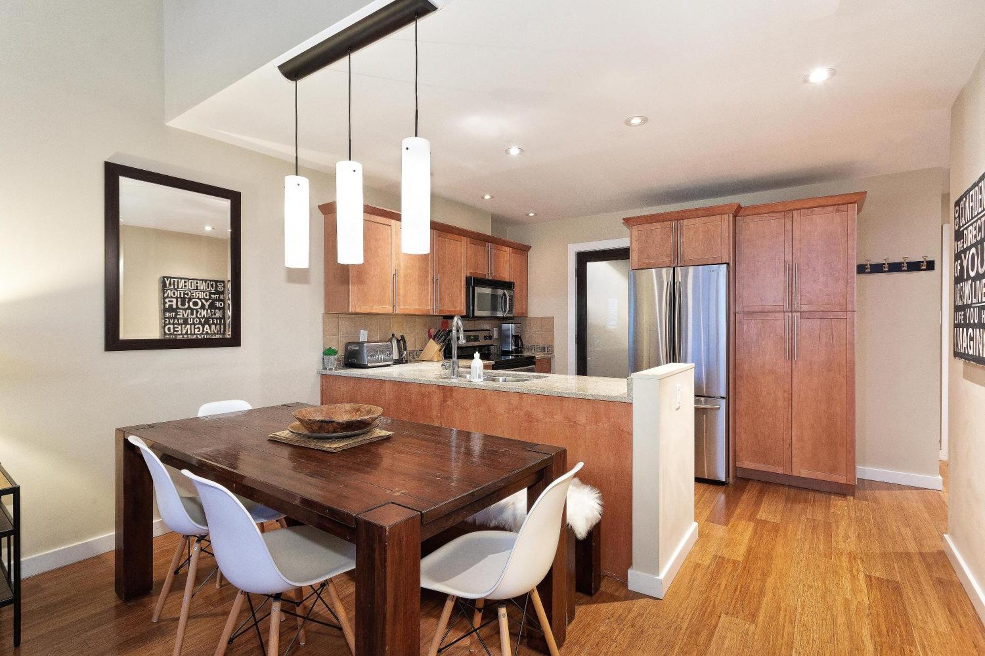 Glacier 318 | Base Of Blackcomb Condo, Heated Pool + Two Hot Tubs! Holiday home *