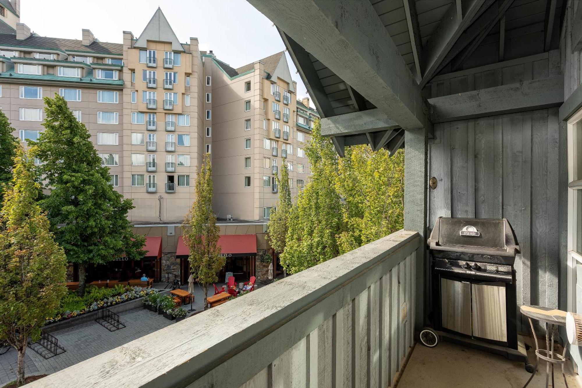 Holiday home Glacier 318 | Base Of Blackcomb Condo, Heated Pool + Two Hot Tubs! *