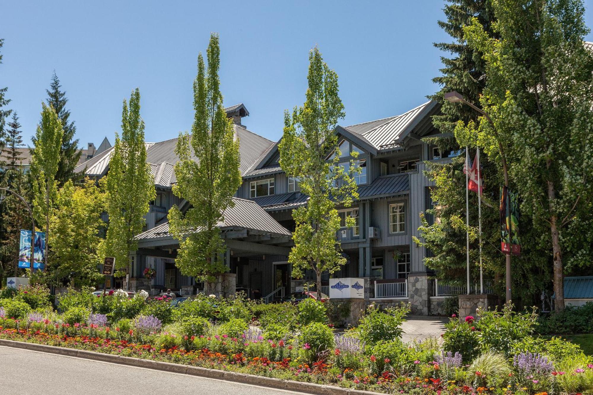 Glacier 318 | Base Of Blackcomb Condo, Heated Pool + Two Hot Tubs! Holiday home *