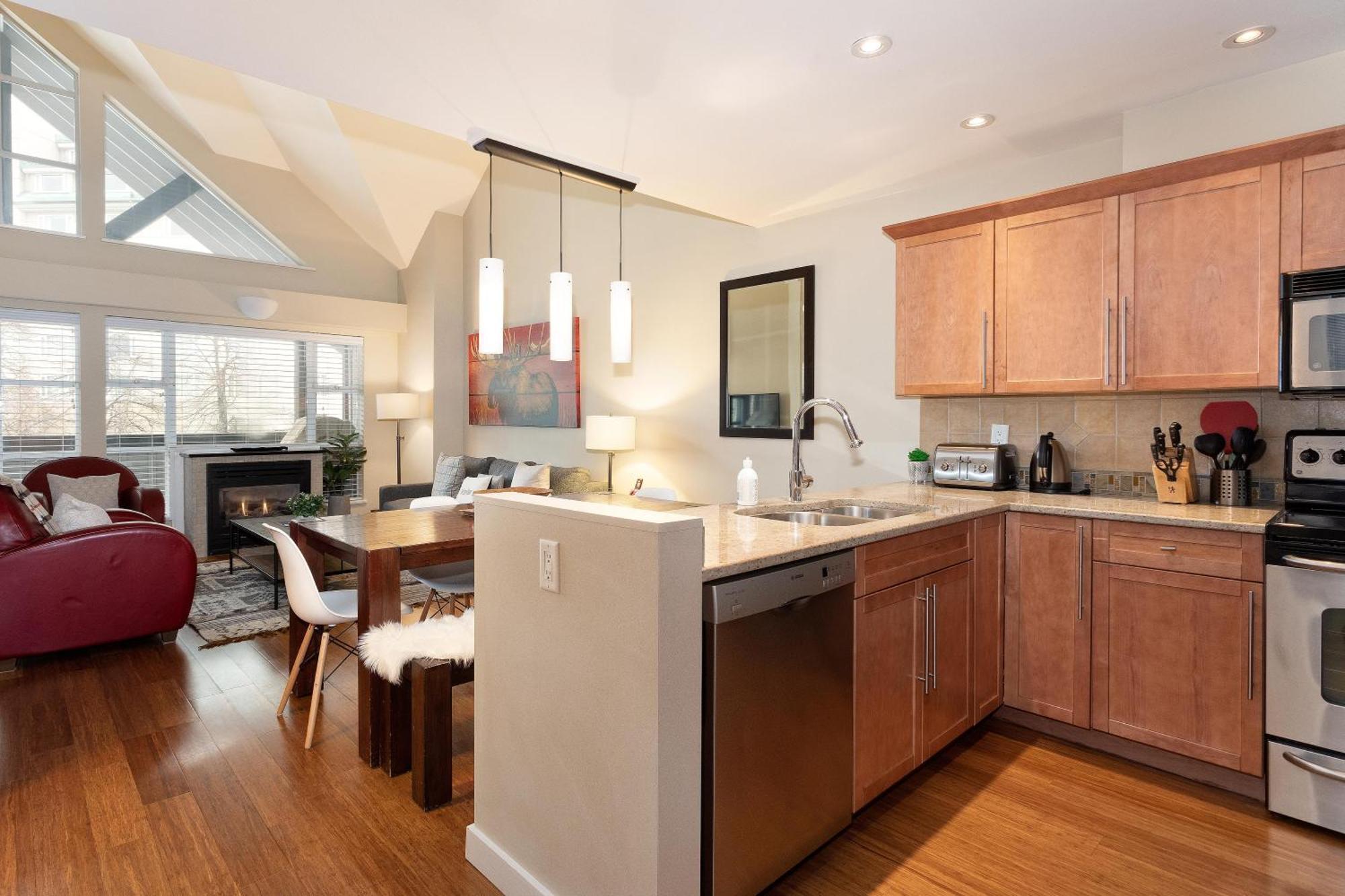 Holiday home Glacier 318 | Base Of Blackcomb Condo, Heated Pool + Two Hot Tubs! Whistler