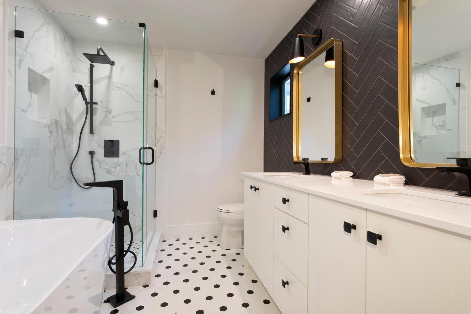 Holiday home Crystal Ridge 13 | Designer Gem, Walk/bus To Skiing, Private Hot Tub & Garage, Boot Heaters *