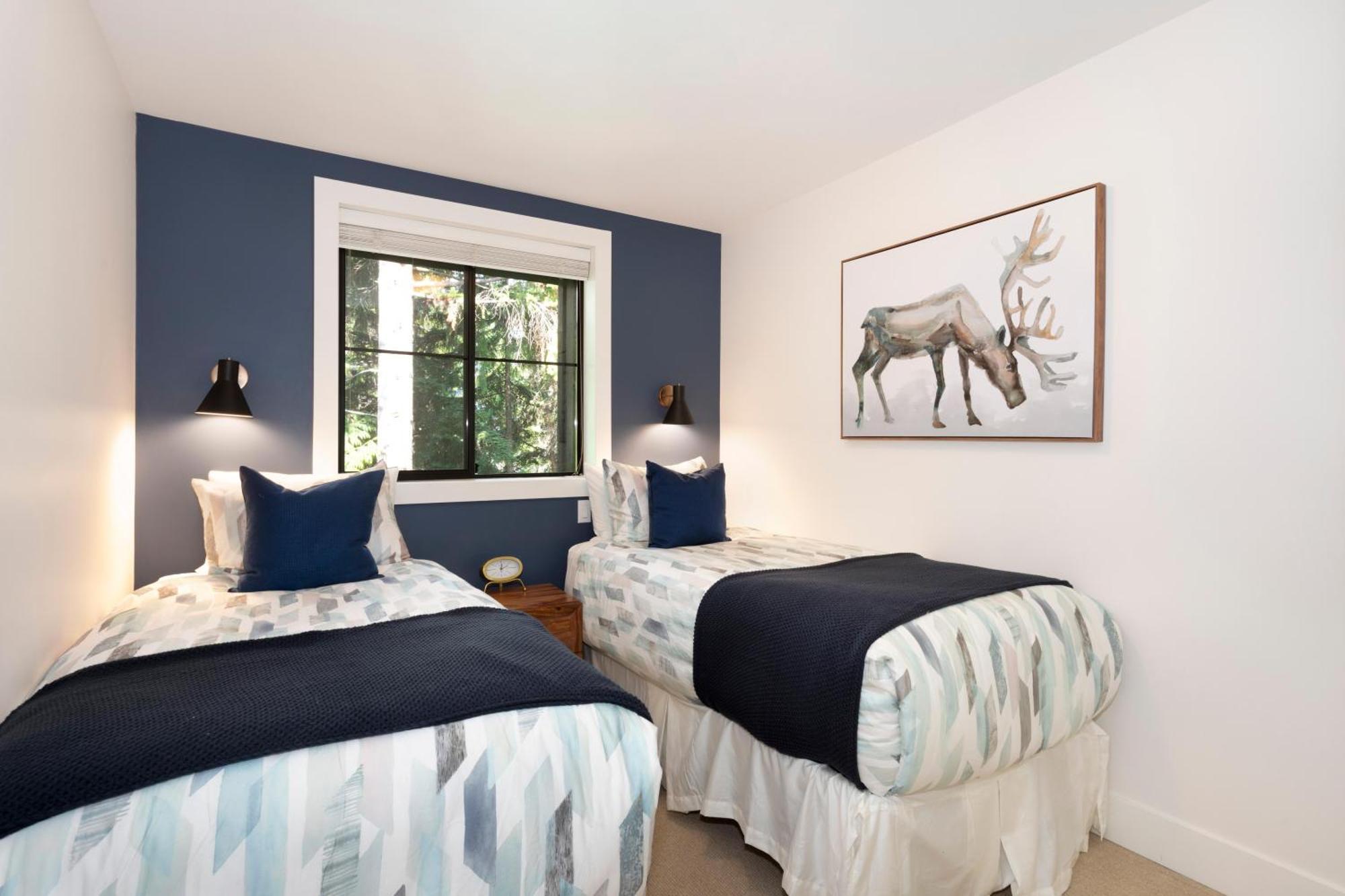 Holiday home Crystal Ridge 13 | Designer Gem, Walk/bus To Skiing, Private Hot Tub & Garage, Boot Heaters *
