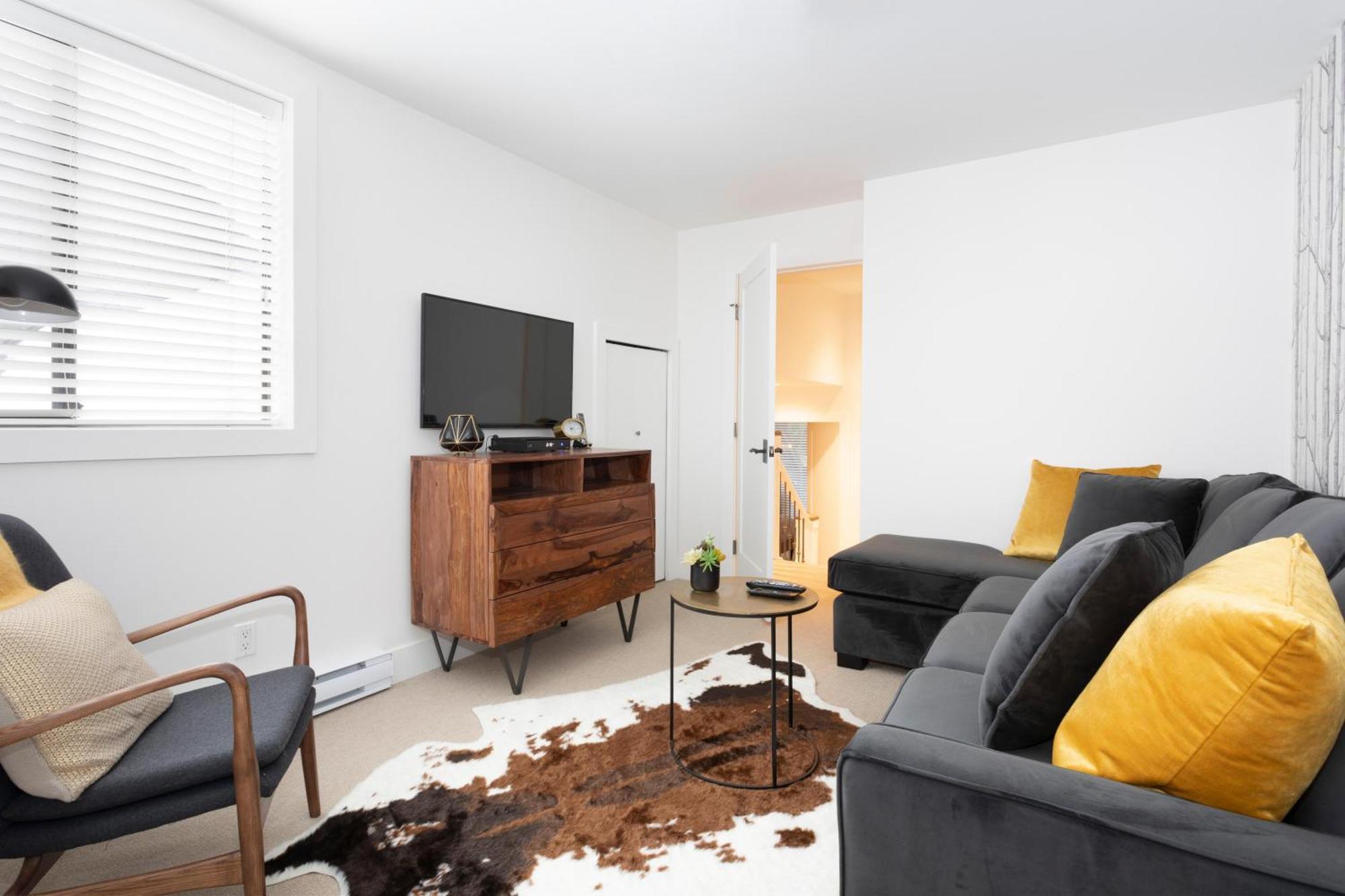Crystal Ridge 13 | Designer Gem, Walk/bus To Skiing, Private Hot Tub & Garage, Boot Heaters *