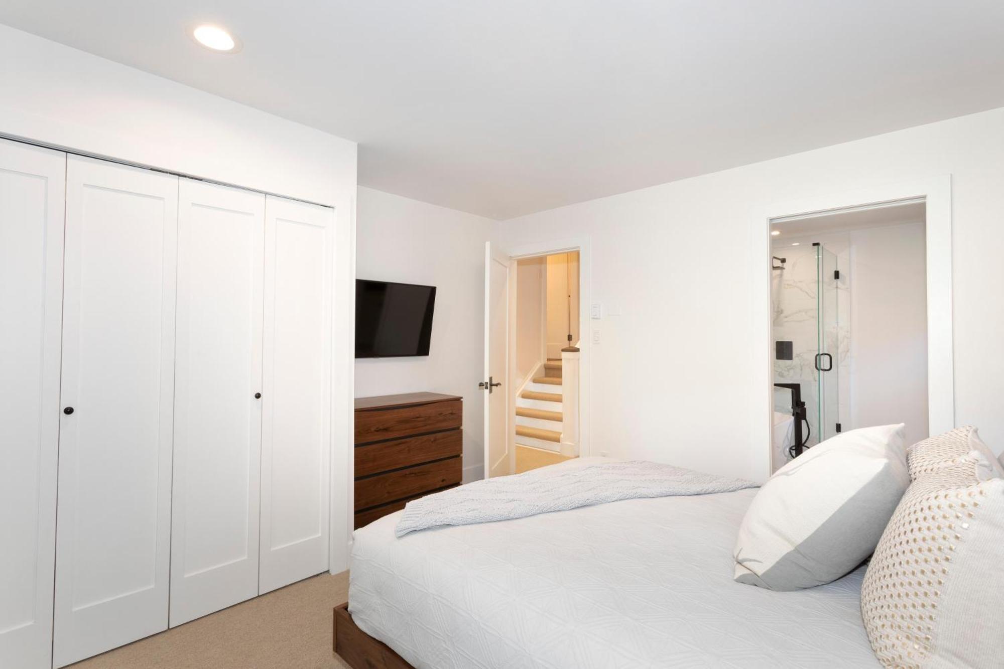 Crystal Ridge 13 | Designer Gem, Walk/bus To Skiing, Private Hot Tub & Garage, Boot Heaters Whistler