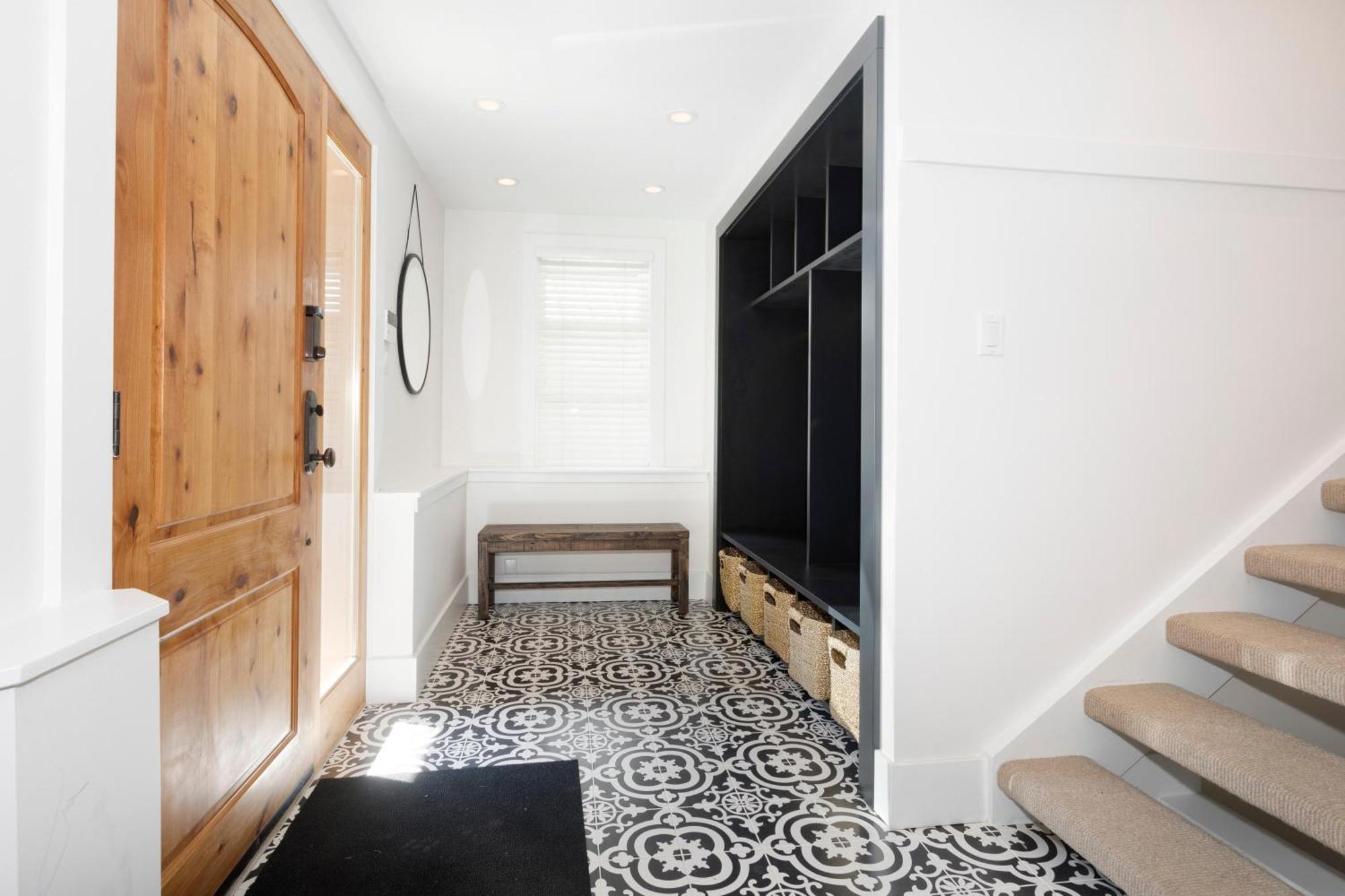Crystal Ridge 13 | Designer Gem, Walk/bus To Skiing, Private Hot Tub & Garage, Boot Heaters * Whistler
