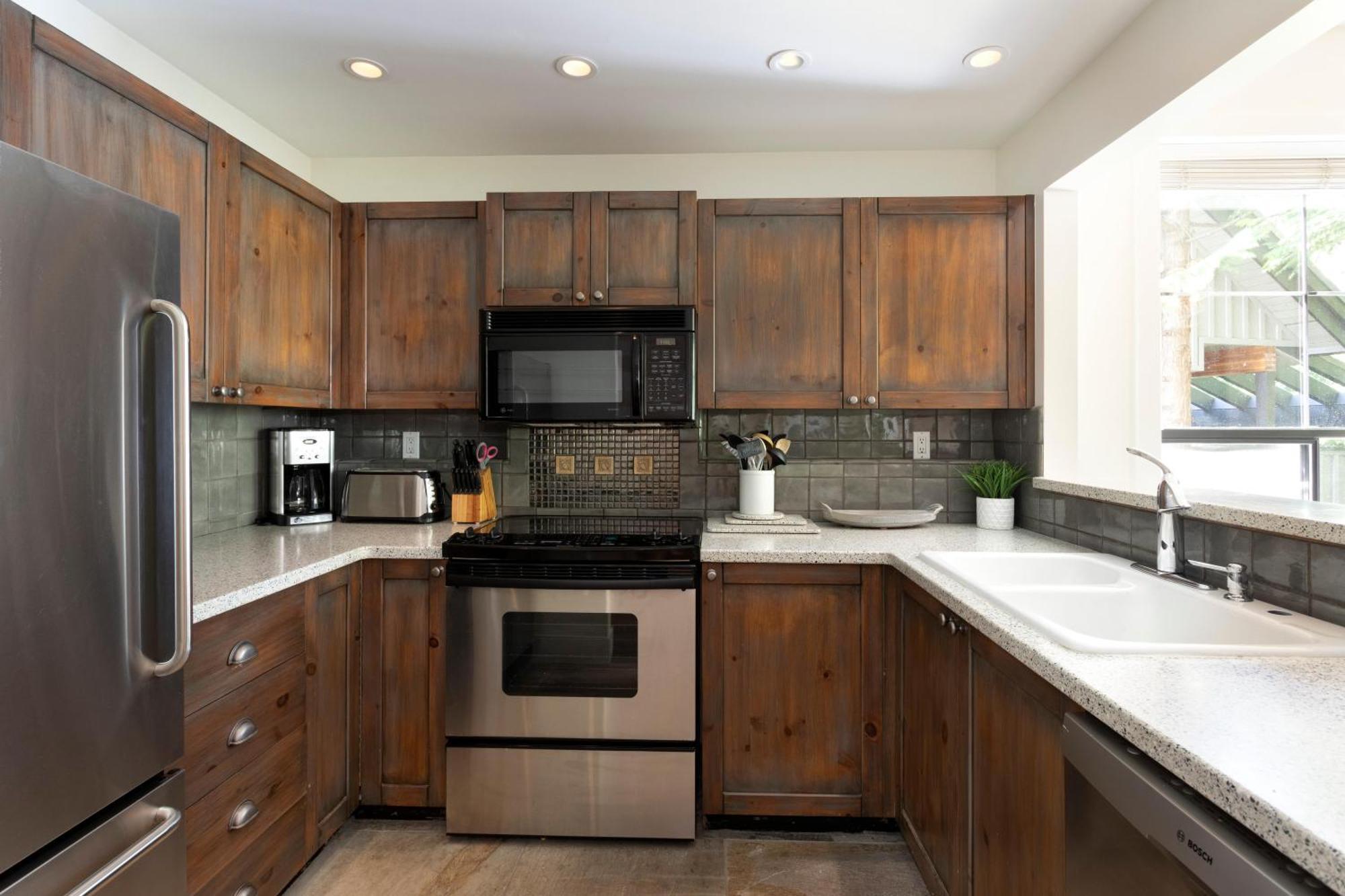 Crystal Ridge 13 | Designer Gem, Walk/bus To Skiing, Private Hot Tub & Garage, Boot Heaters *