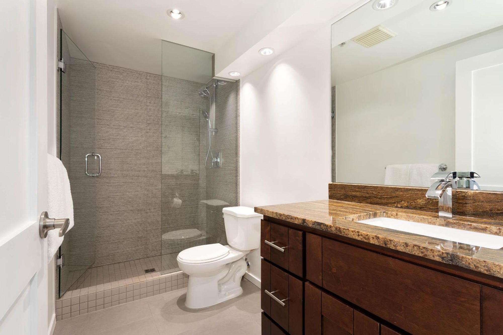 Woodrun 417 | Ski-in Ski-out, Pool, Hot Tub, Free Parking * Whistler