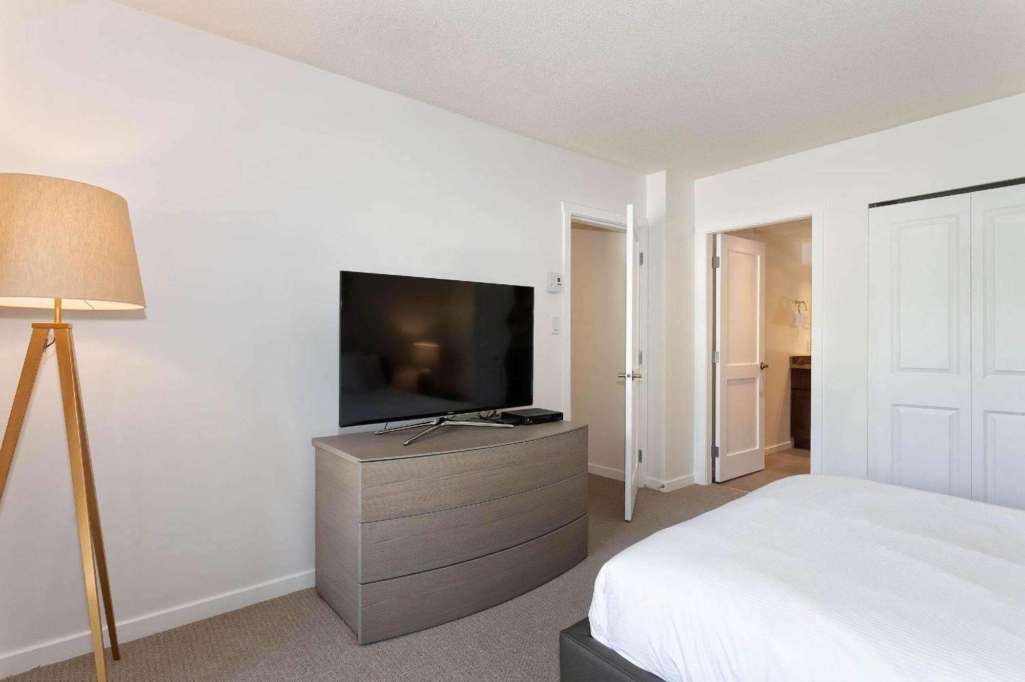 Holiday home Woodrun 417 | Ski-in Ski-out, Pool, Hot Tub, Free Parking