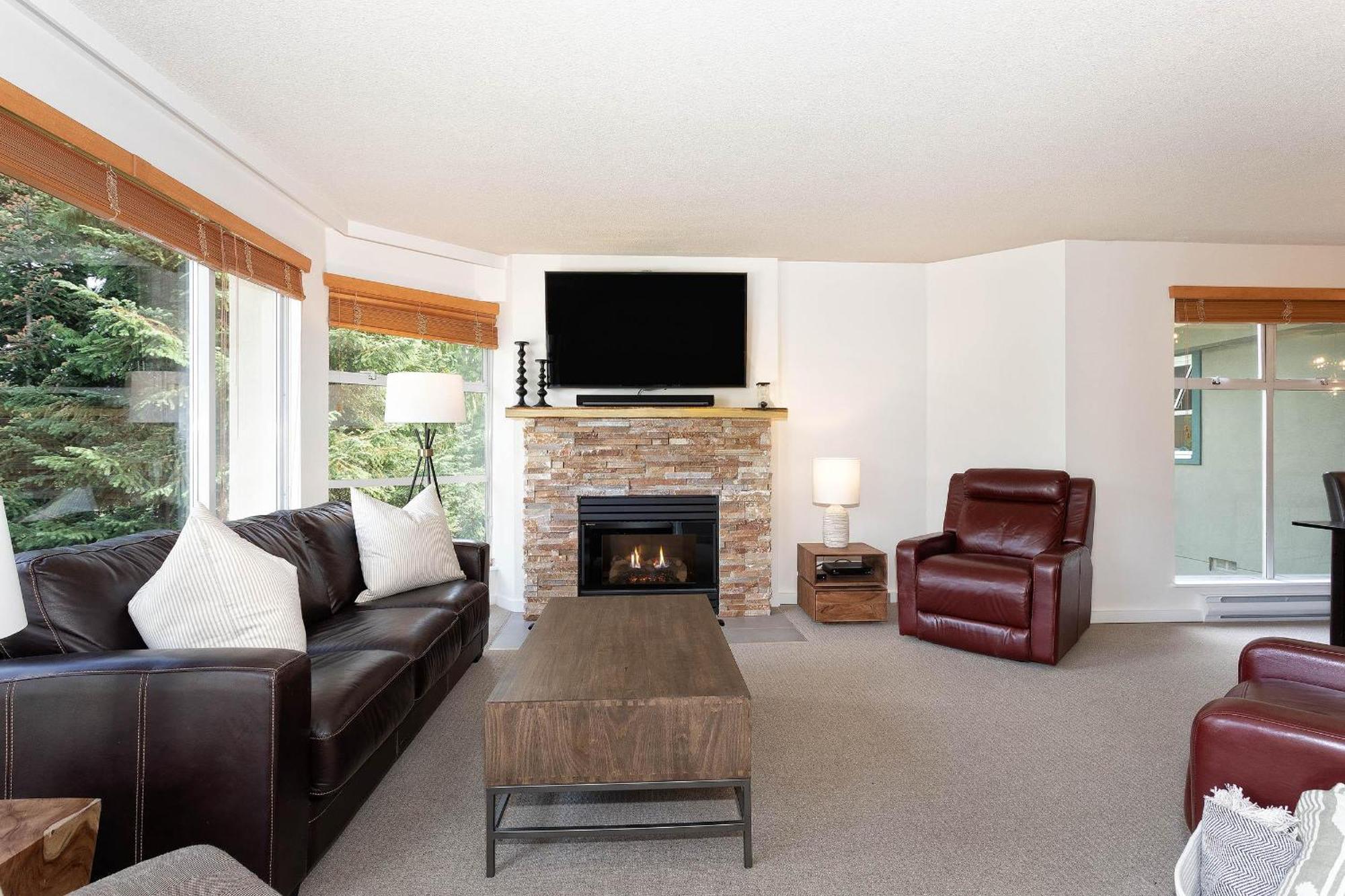Holiday home Woodrun 417 | Ski-in Ski-out, Pool, Hot Tub, Free Parking Whistler